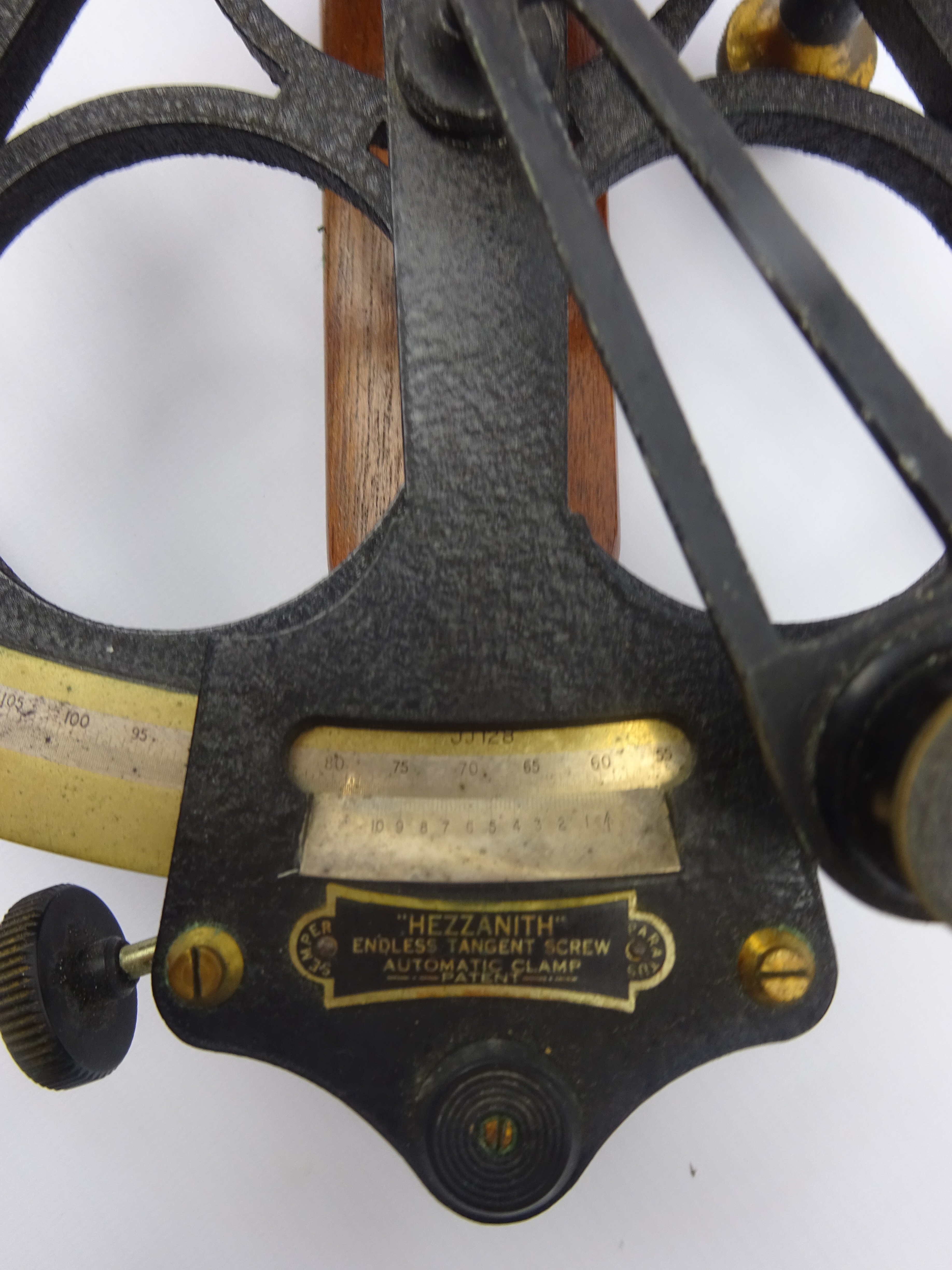 WW2 period sextant by The Hezzanith Instrument Works No. - Image 6 of 6