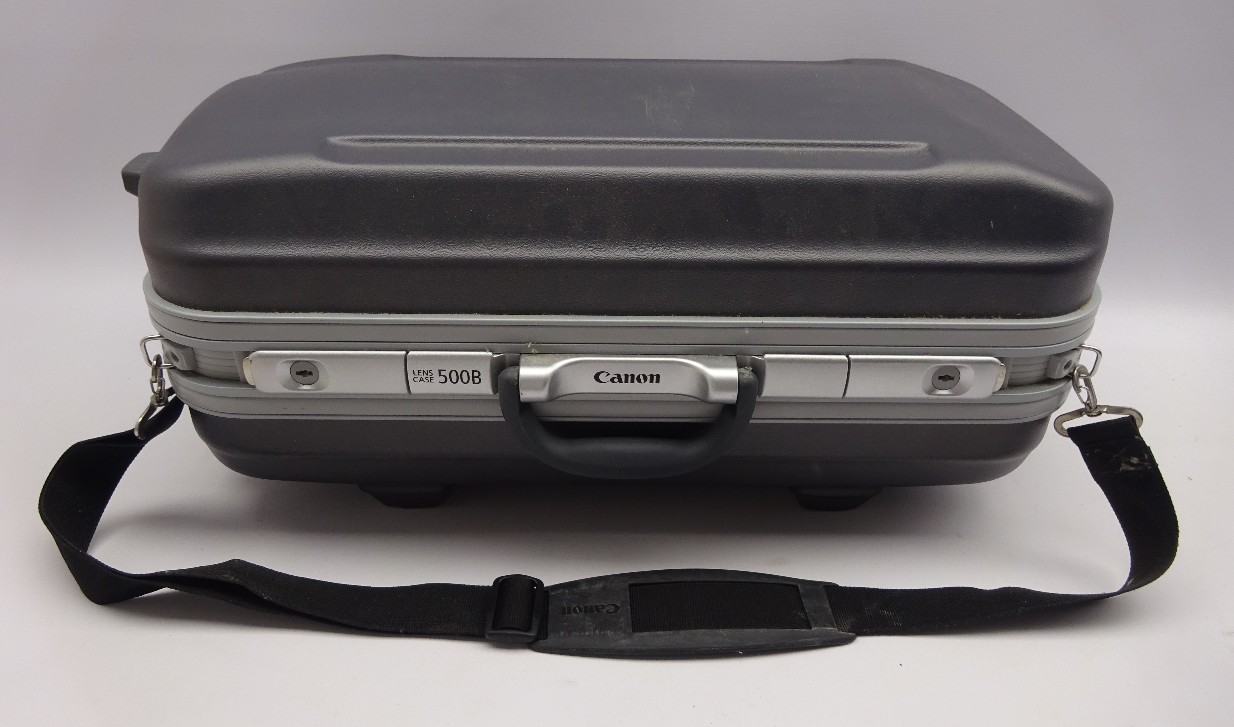 Canon 500B lens case with fitted interior