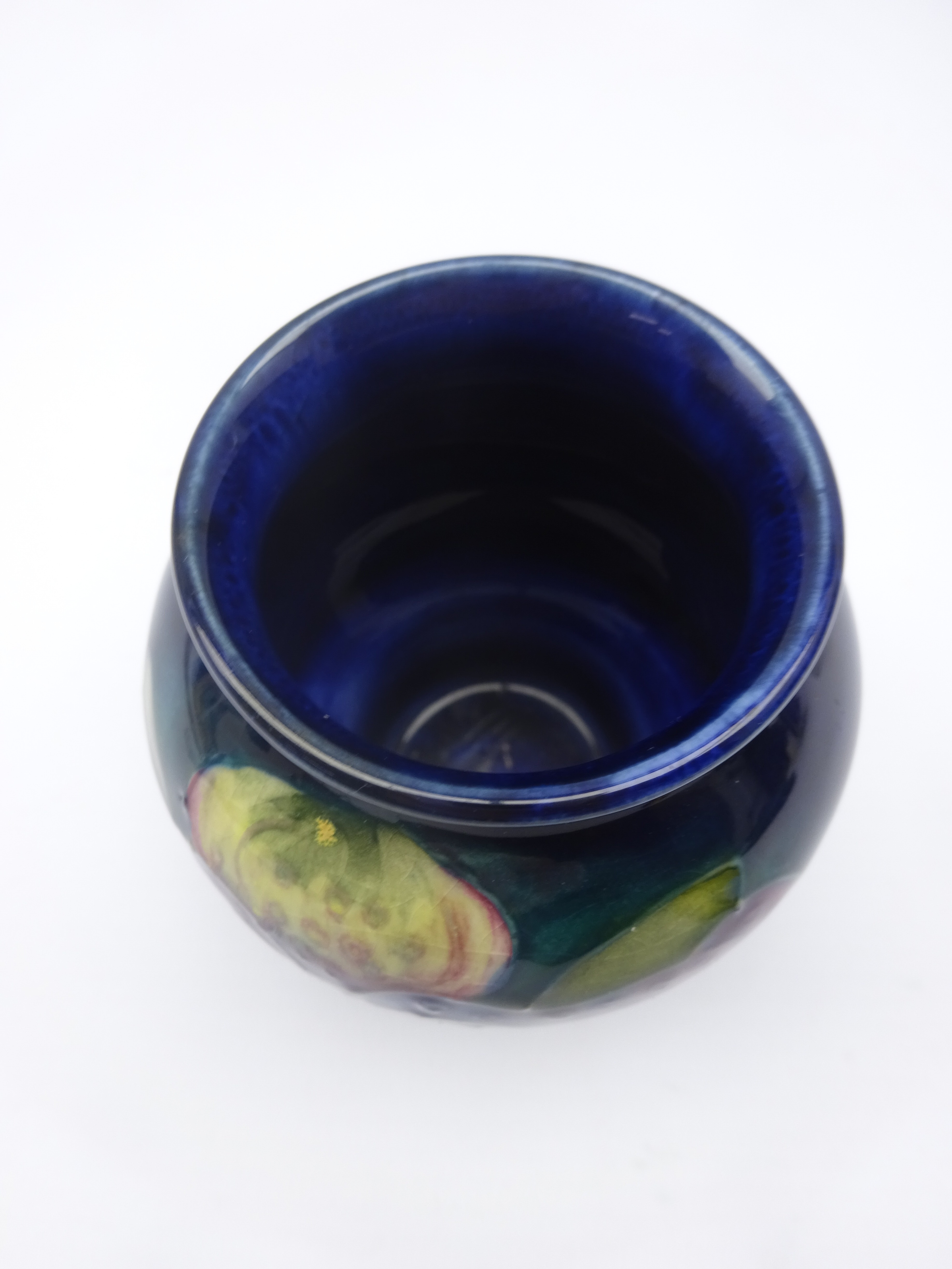 Small Moorcroft Orchid pattern vase, impressed marks, H8. - Image 2 of 3