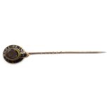 Victorian gold enamel remembrance stick pin inscribed 'In Memory Of' Condition Report &