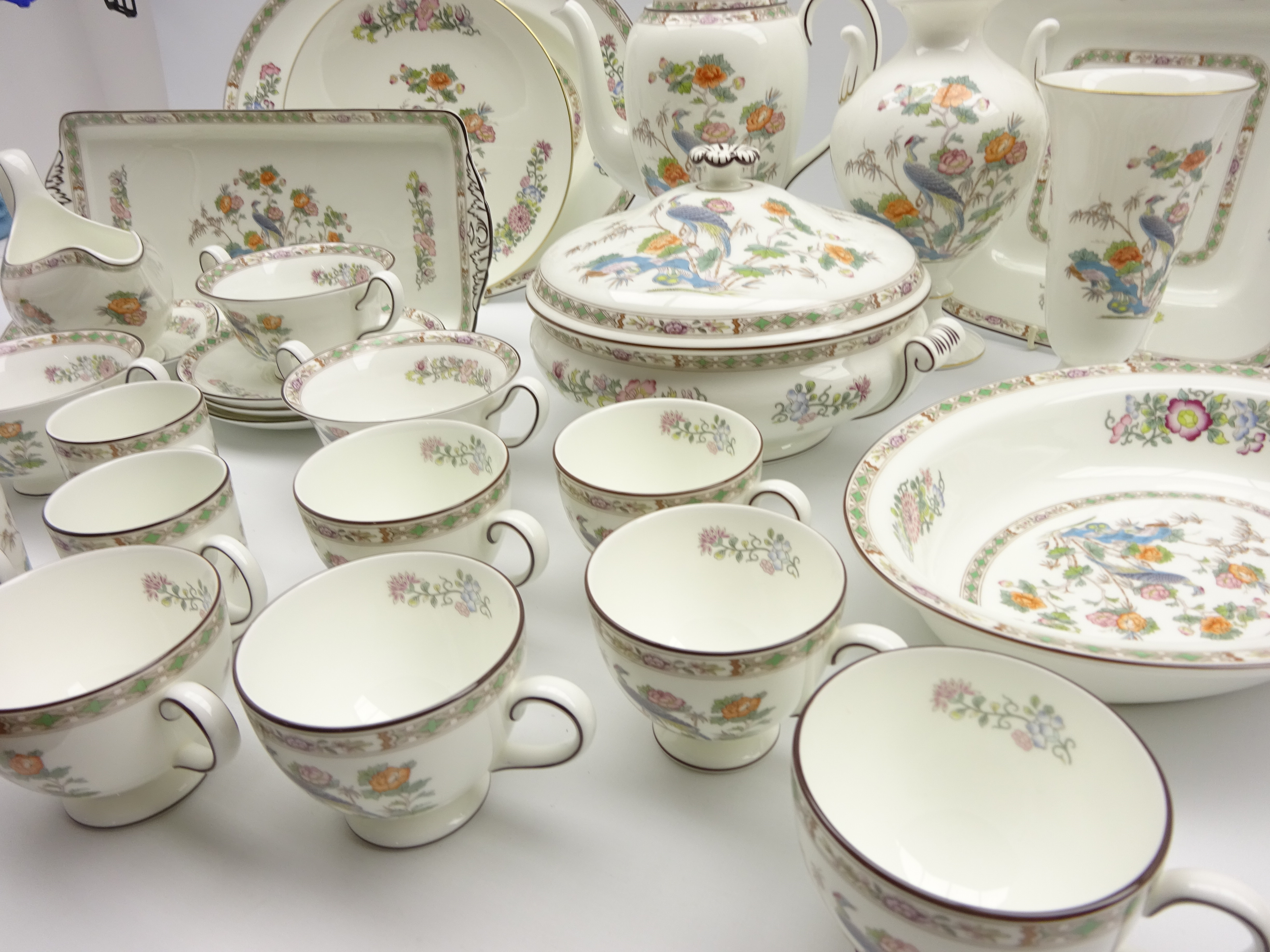 Extensive Wedgwood Kutani Crane table service including Teapot, coffee pot, cream jug, sugar bowl, - Image 3 of 5