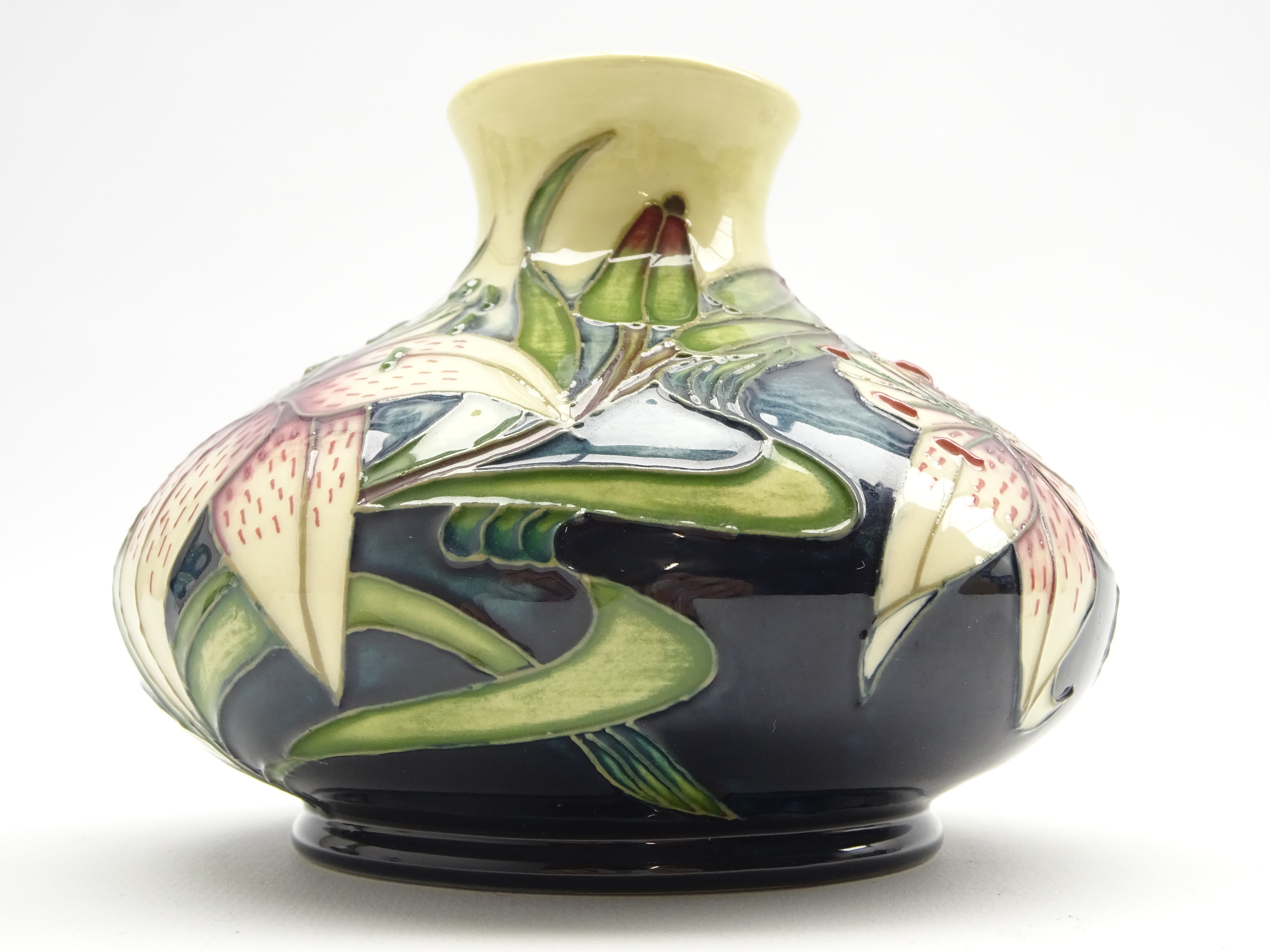 Moorcroft vase of squat circular form in the 'Lilies of the Field' pattern by Rachel Bishop H10cm - Image 2 of 2