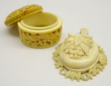 Cantonese ivory circular pill box and cover with carved decoration D3.