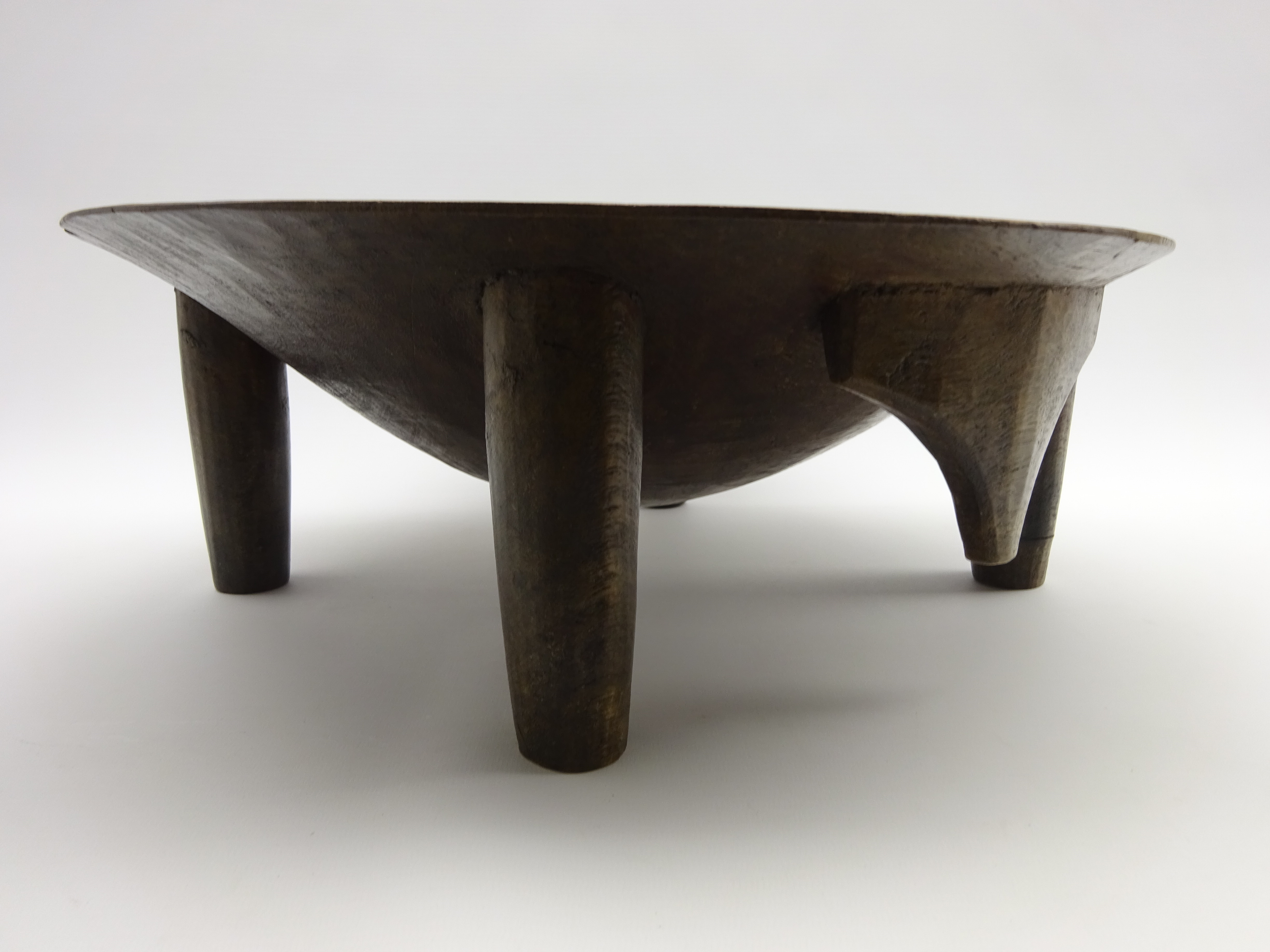 Tribal wooden kava bowl on 4 turned legs D43cm Condition Report & Further Details - Bild 2 aus 3