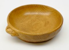 Mouseman oak circular nut bowl by Robert Thompson of Kilburn with carved mouse signature D16cm