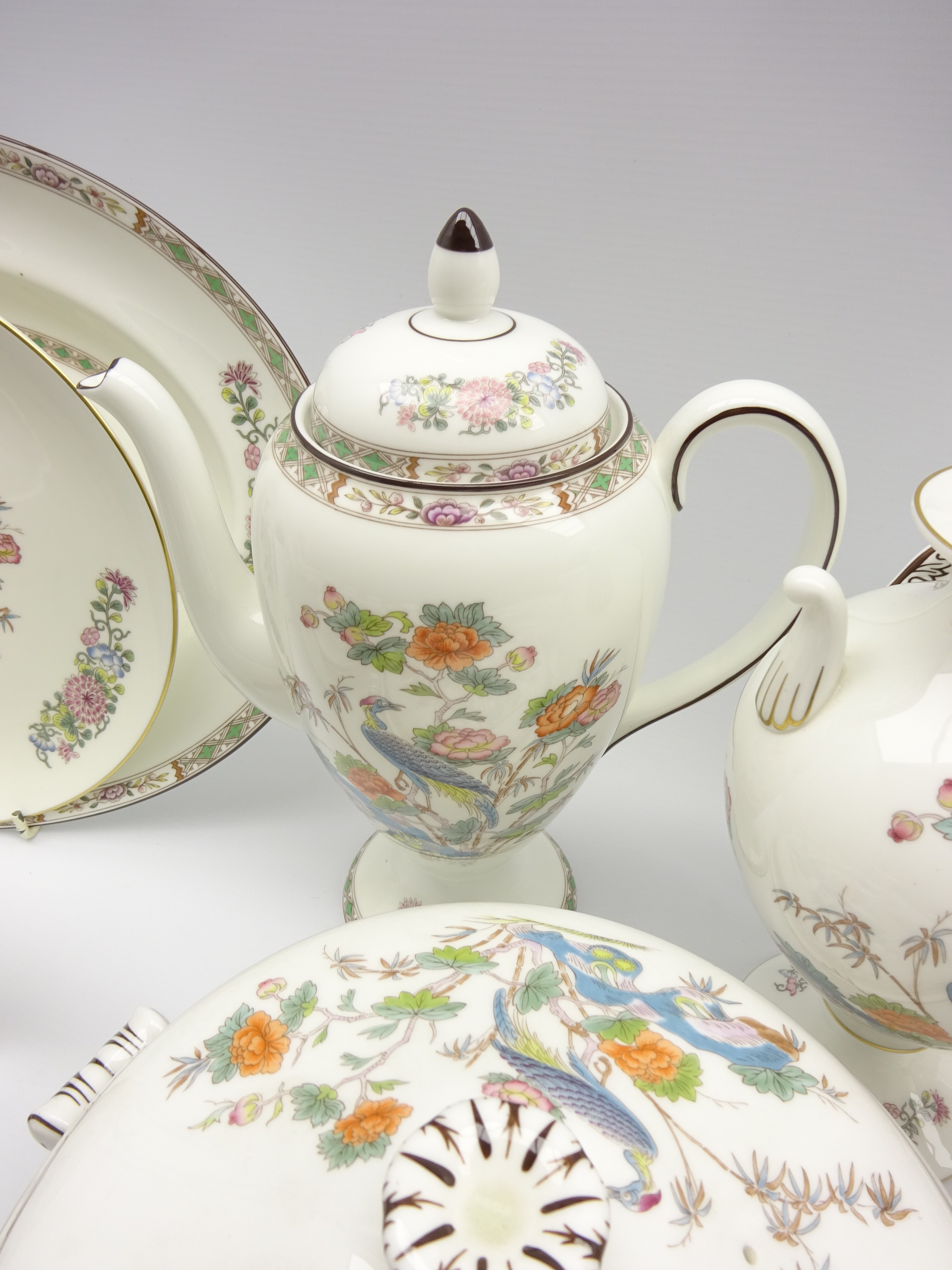 Extensive Wedgwood Kutani Crane table service including Teapot, coffee pot, cream jug, sugar bowl, - Image 4 of 5