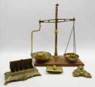 Set of counter top brass scales to weigh 1lb, on rectangular mahogany base with weights,