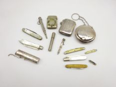 Small collection of silver including vesta cases, propelling pencils, folding fruit knives,