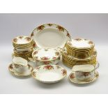 Royal Albert 'Old Country Roses' pattern dinner service comprising 12 dinner plates,