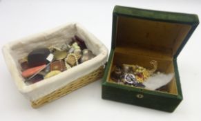 Jewellery box and a quantity of costume jewellery Condition Report & Further Details