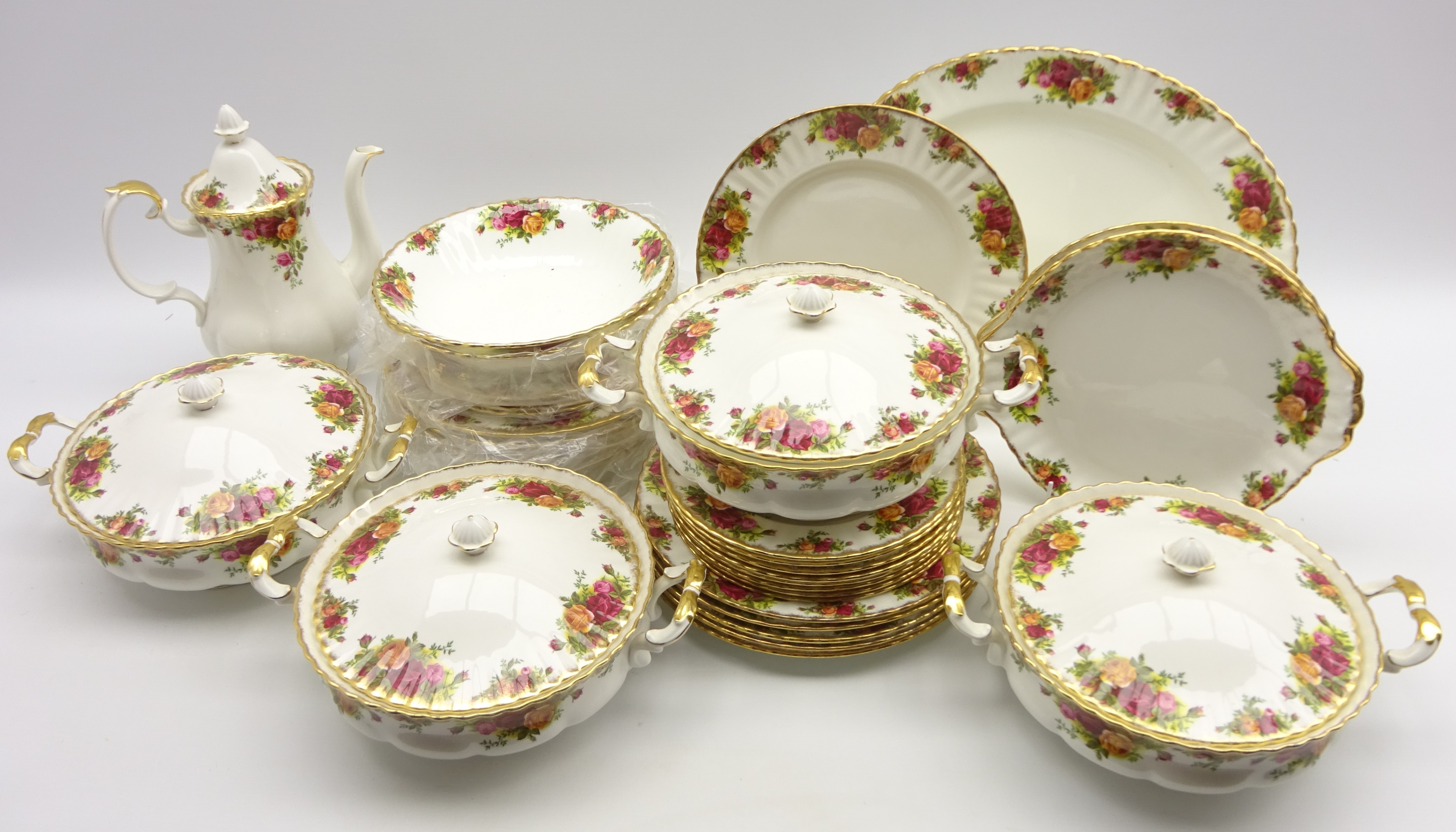 Extensive Royal Albert 'Old Country Roses' table service for dinner, - Image 3 of 4