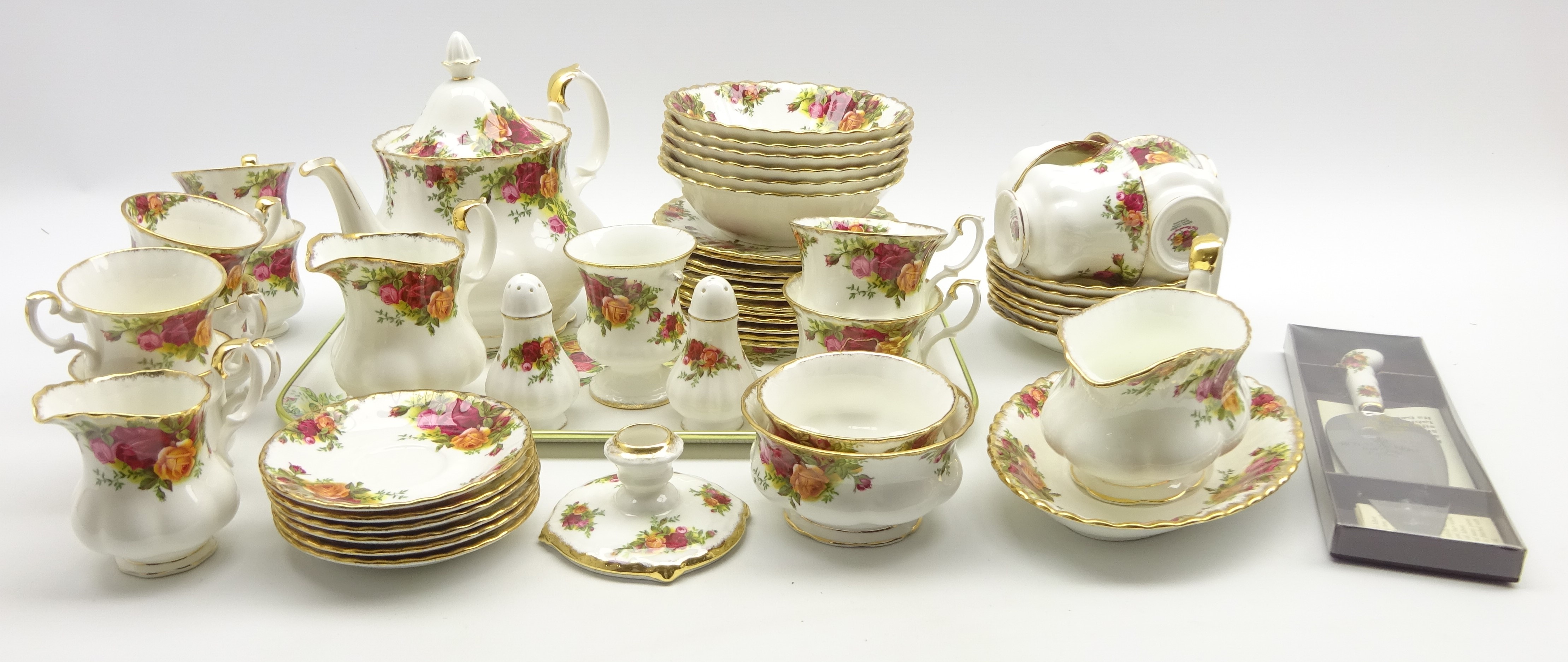 Extensive Royal Albert 'Old Country Roses' table service for dinner, - Image 2 of 4
