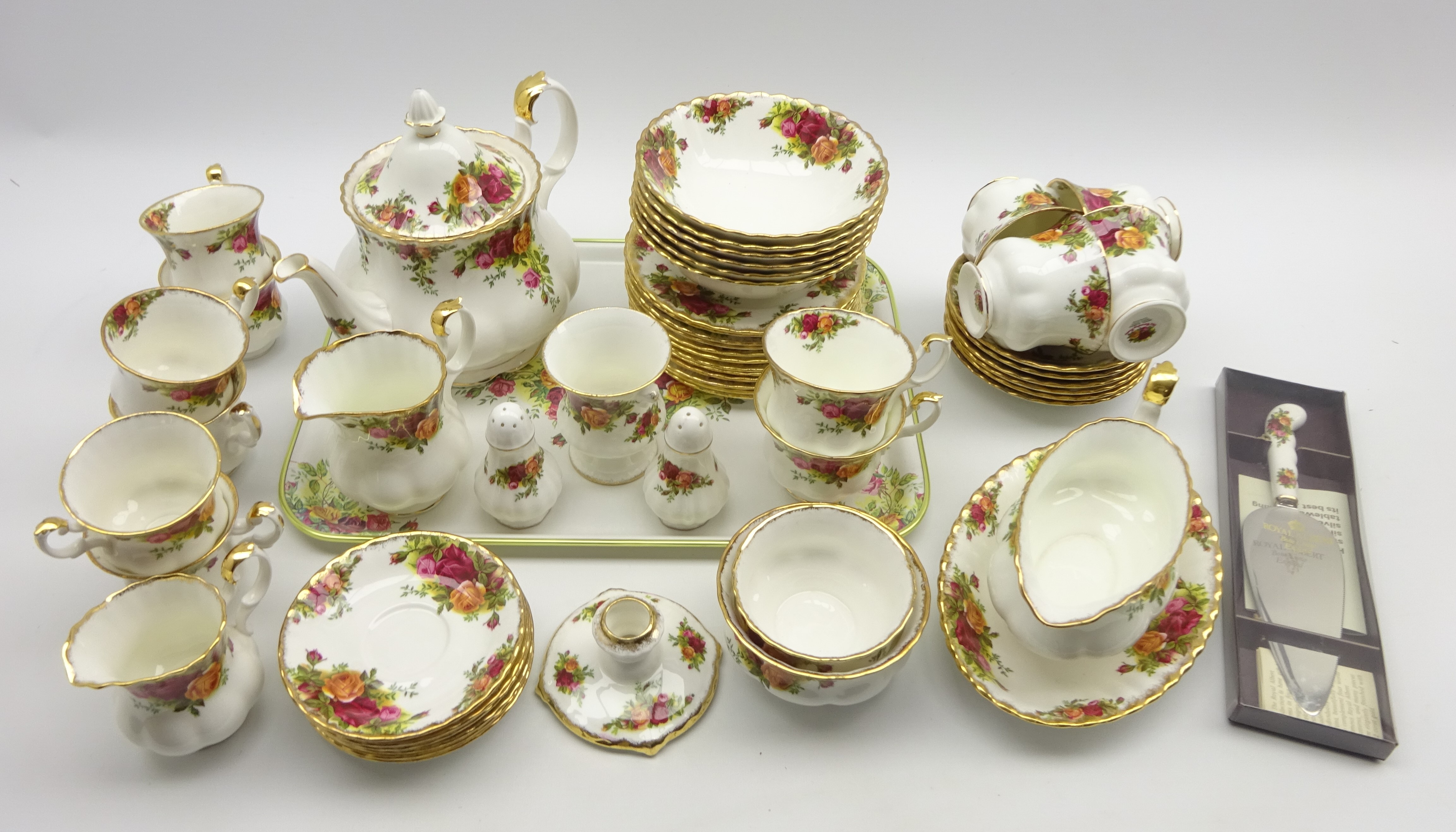 Extensive Royal Albert 'Old Country Roses' table service for dinner, - Image 4 of 4