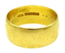 22ct gold wedding band, hallmarked, approx 7.