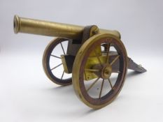 Brass model of a field cannon mounted on an oak carriage with spoked wheels L51cm