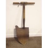 Early 20th century rutter/munday ditching spade, elm handle,