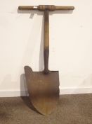 Early 20th century rutter/munday ditching spade, elm handle,