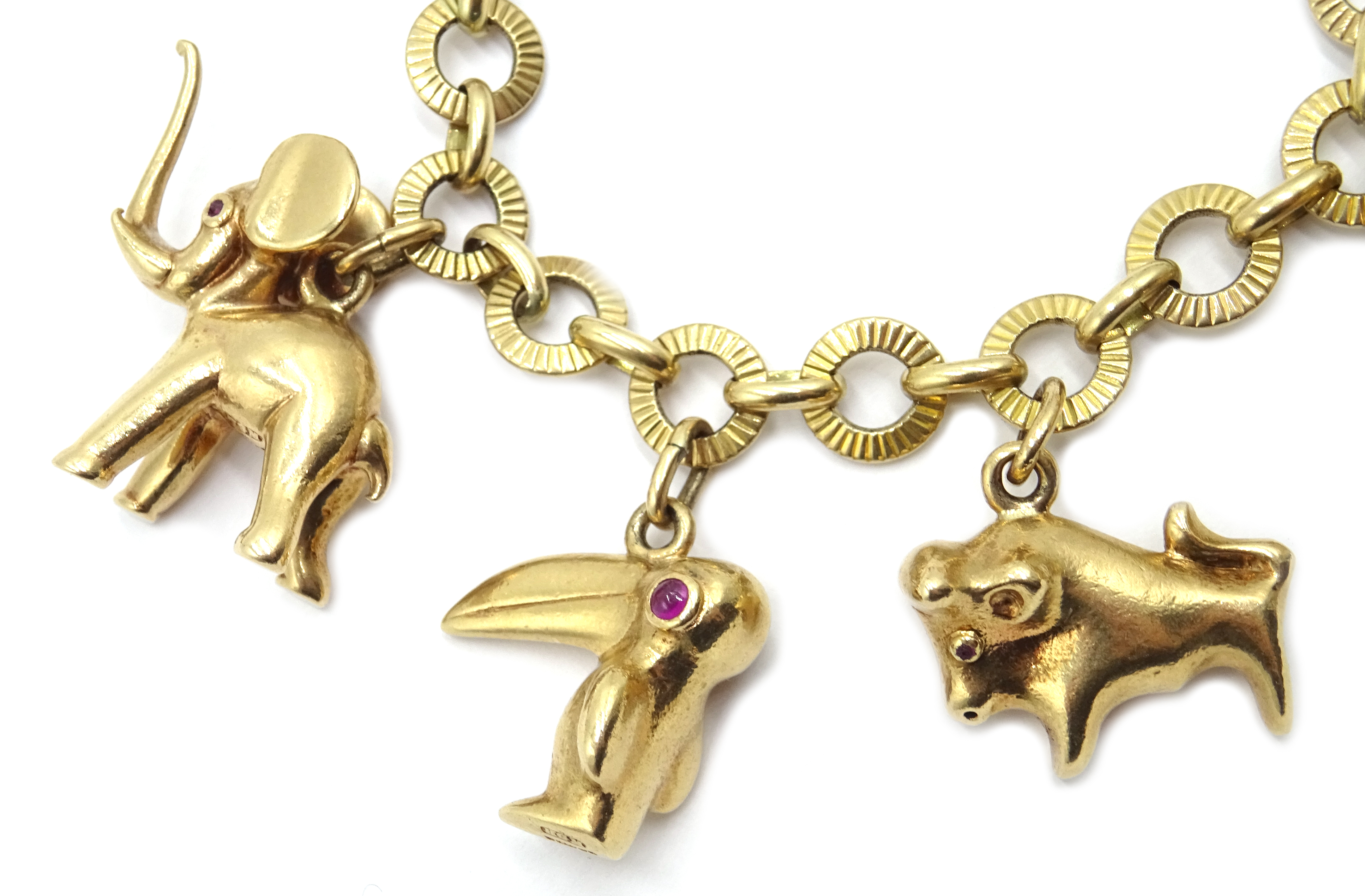 Gold bracelet with seven Hans Georg Mautner gold animal charms, - Image 2 of 6