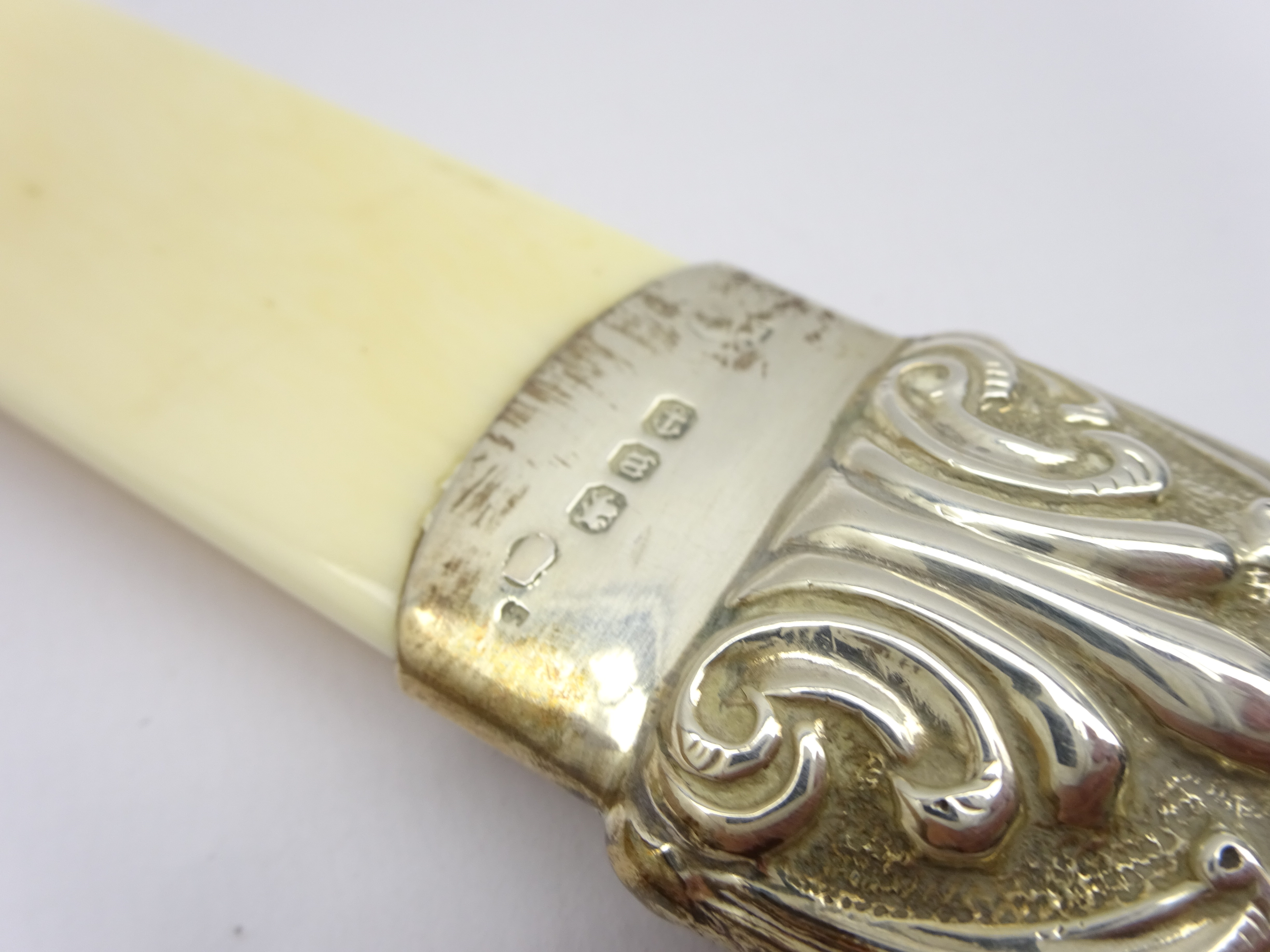 Victorian silver and ivory page turner with embossed handle Birmingham 1896 Condition - Image 3 of 3