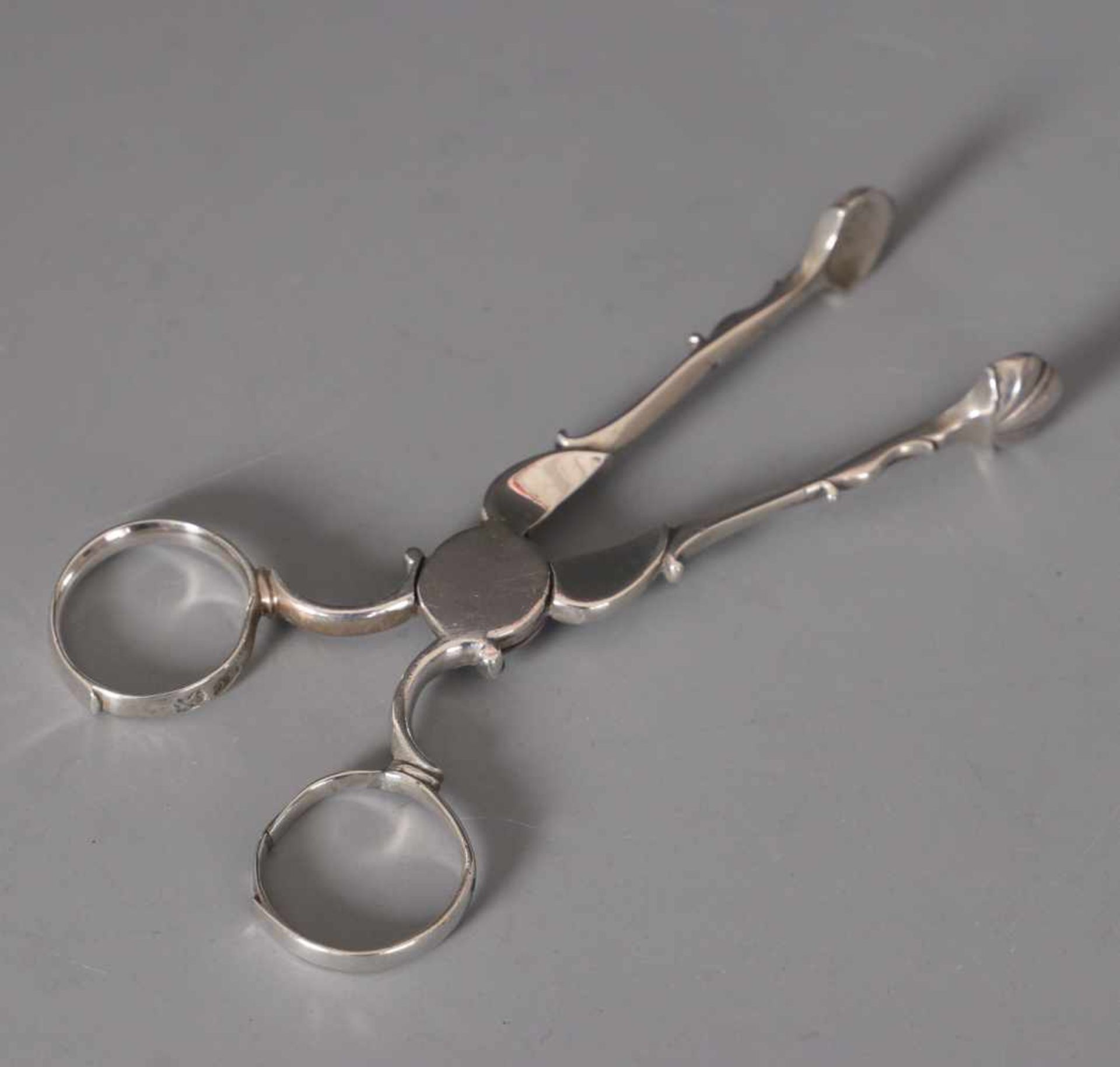 British silver sugar tongs, 19th centuryBritish silver sugar tongs, 19th centuryENGELS ZILVEREN