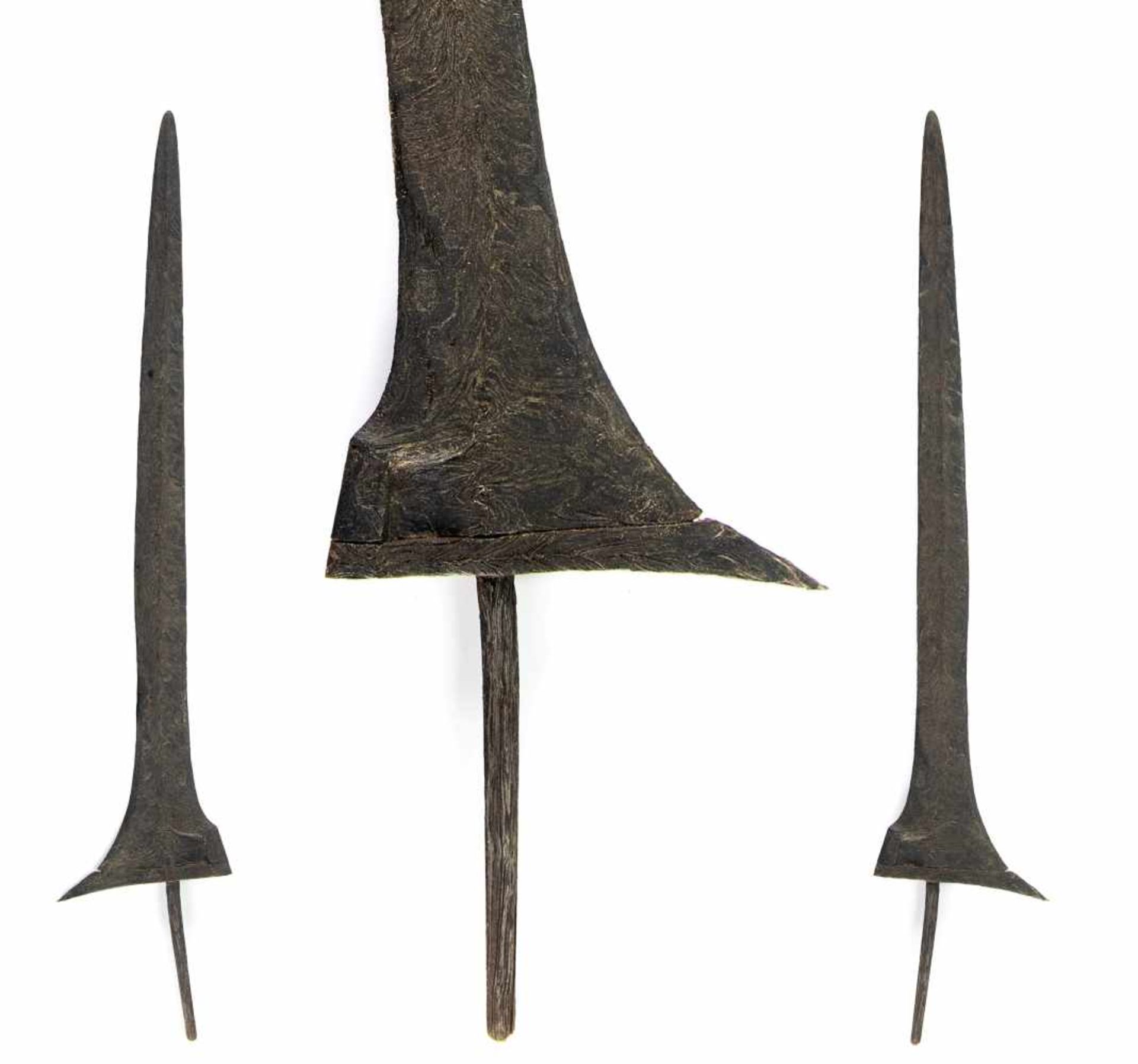 An East Javanese Keris, with 19th century blade.Asal (origin): MaduraThe Keris with a straight - Bild 6 aus 7