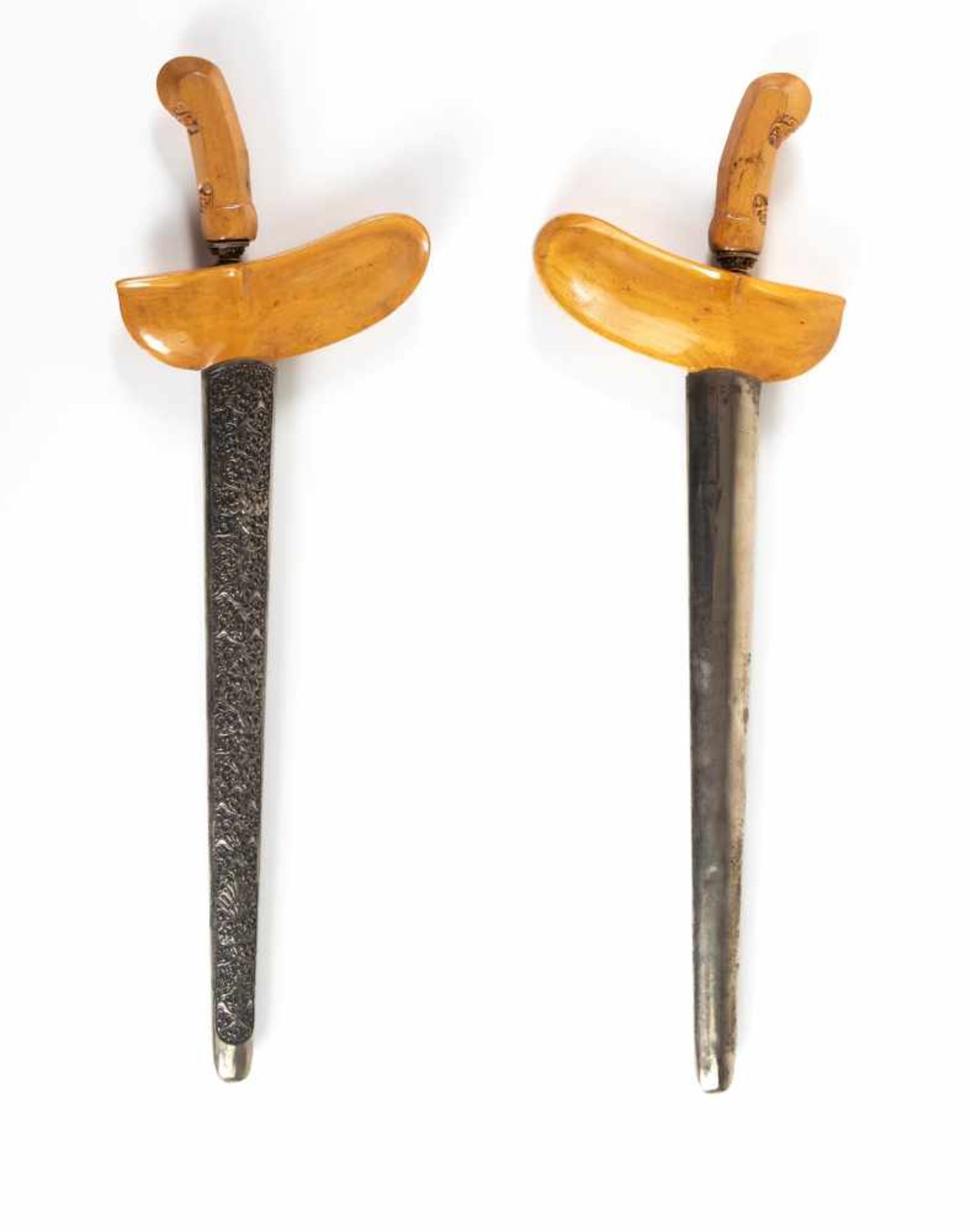 A Javanese Keris Yogya.A Javanese Keris Yogya. Umur (age): Kamardikan.Asal (=origin): Madura Aeng - Bild 2 aus 7