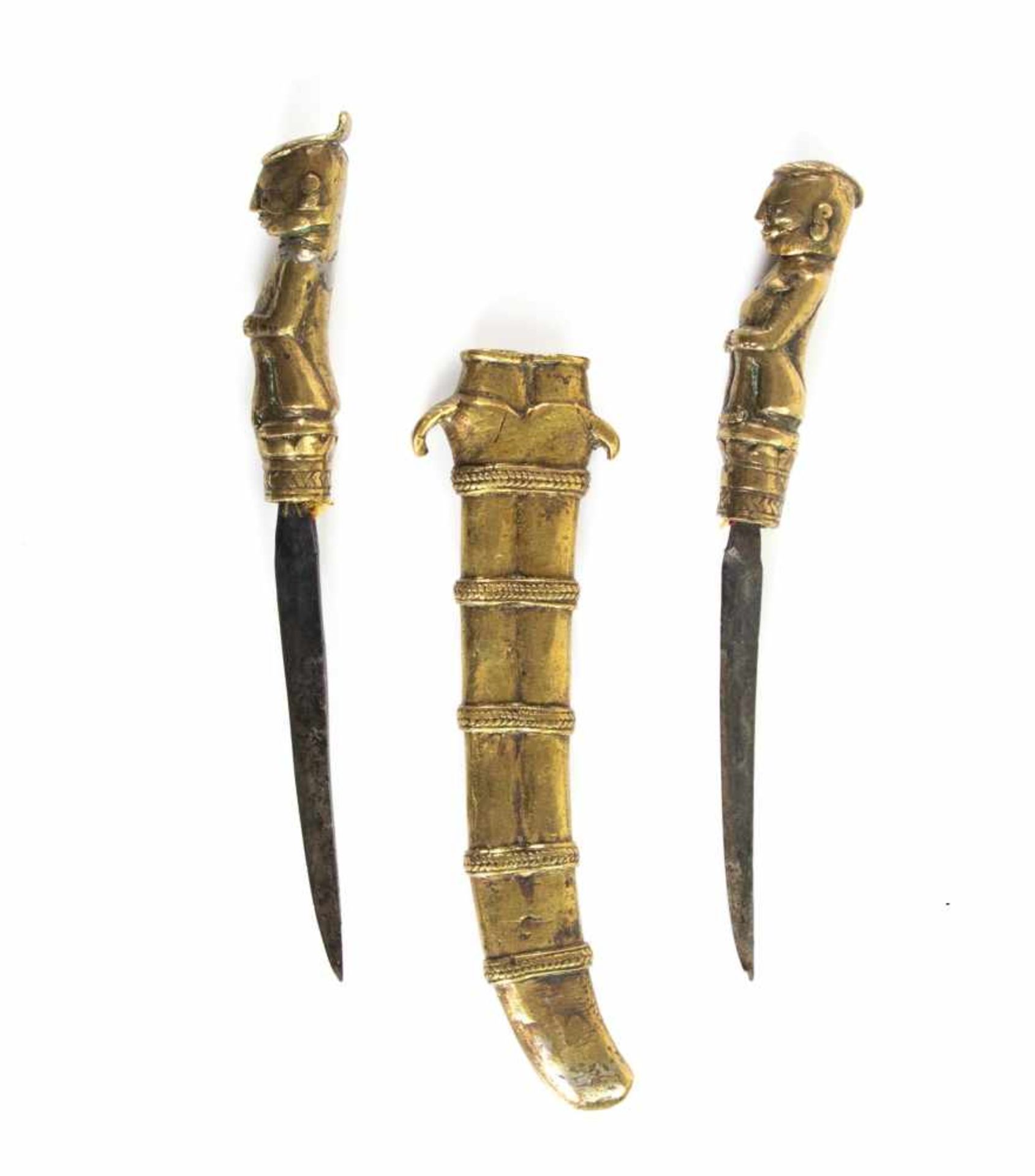 Two small brass knives in brass scabbard with, Sumatra 19th century.Two small brass knives in - Bild 2 aus 3