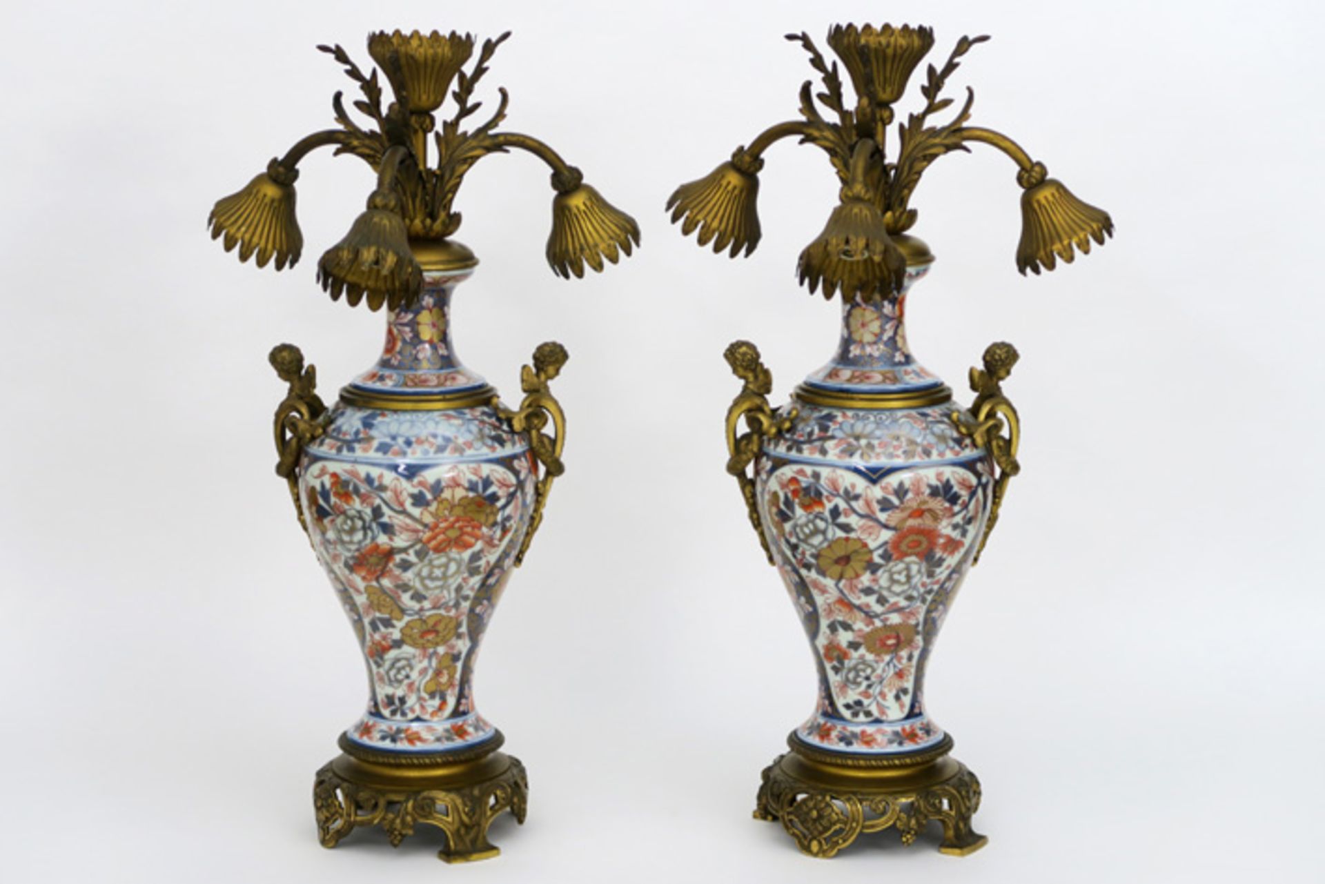 Antiek paar lampen in gedoreerde brons en 18° eeuws Japans porselein met Imari-decor [...] - Image 2 of 2