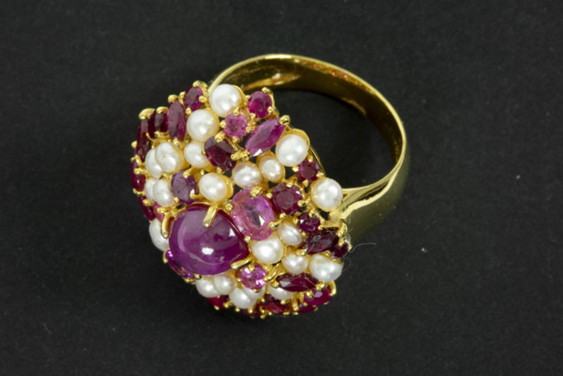 Mooie, volledig met de hand gerealiseerde ring in geelgoud (18 karaat) met een [...] - Image 2 of 2