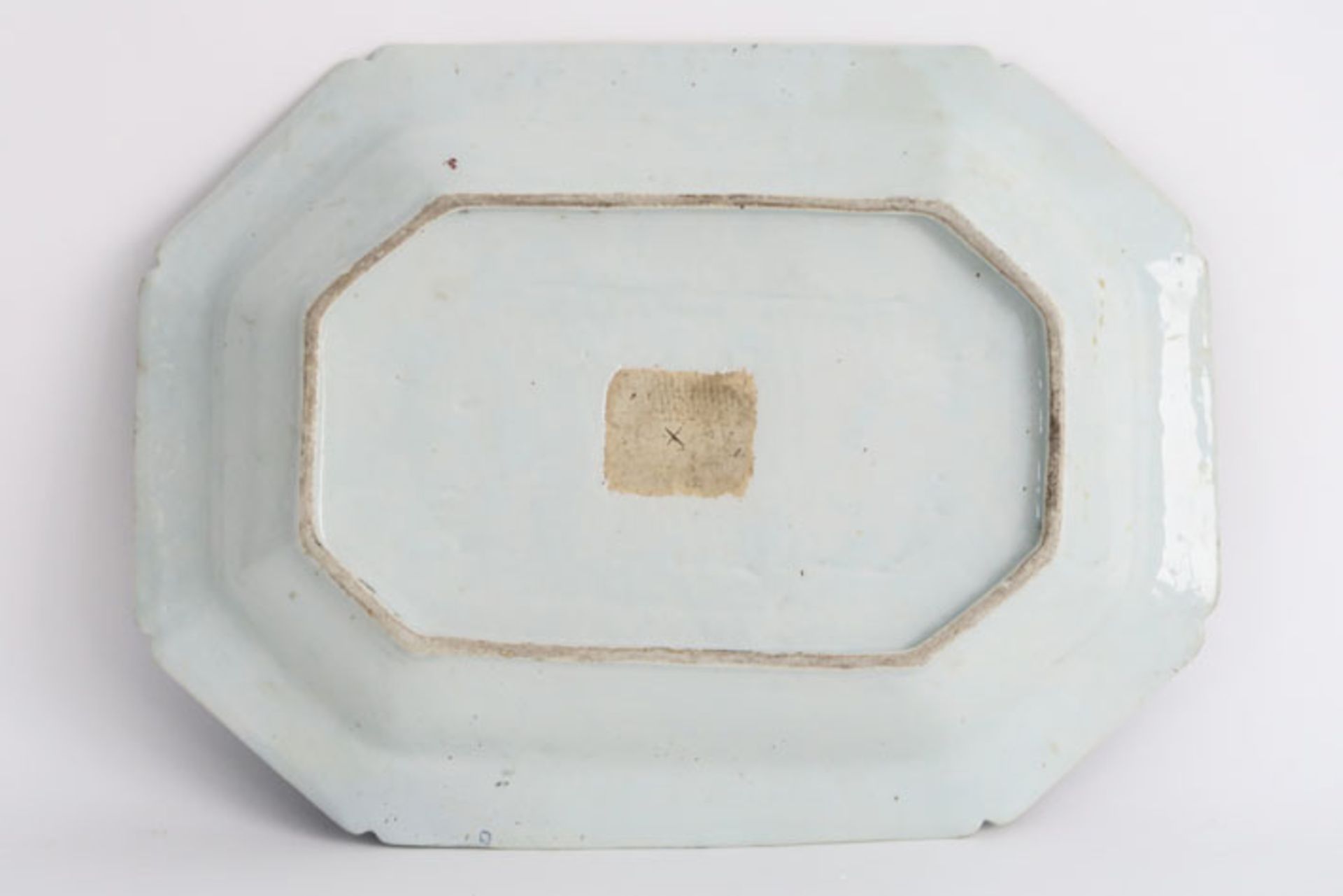 18th Cent. Chinese octogonal dish in porcelain with blue-white landscape decor - - [...] - Bild 3 aus 3