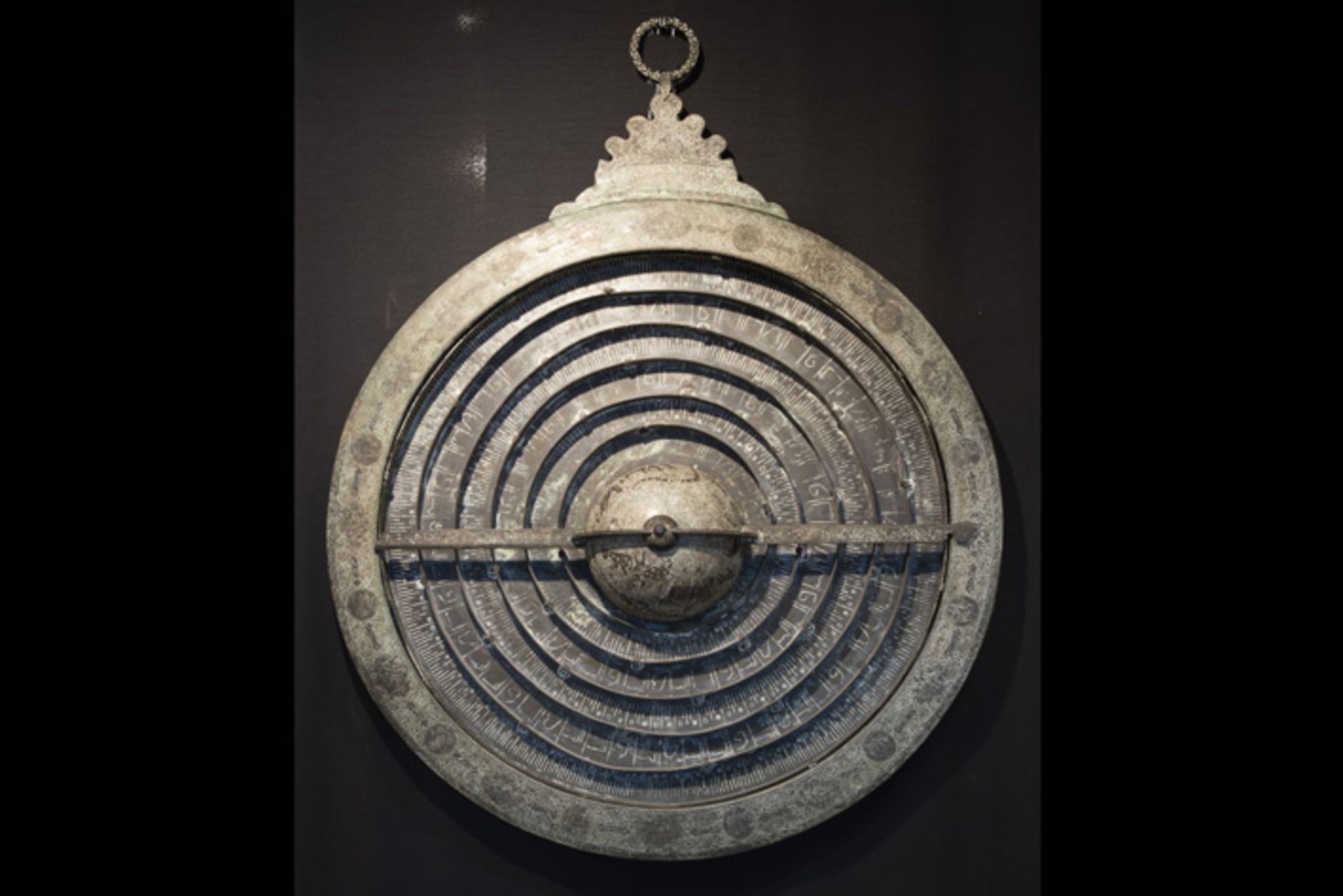 'antique' large Indian astrolabe in brass and bronze with typical symbols and [...]