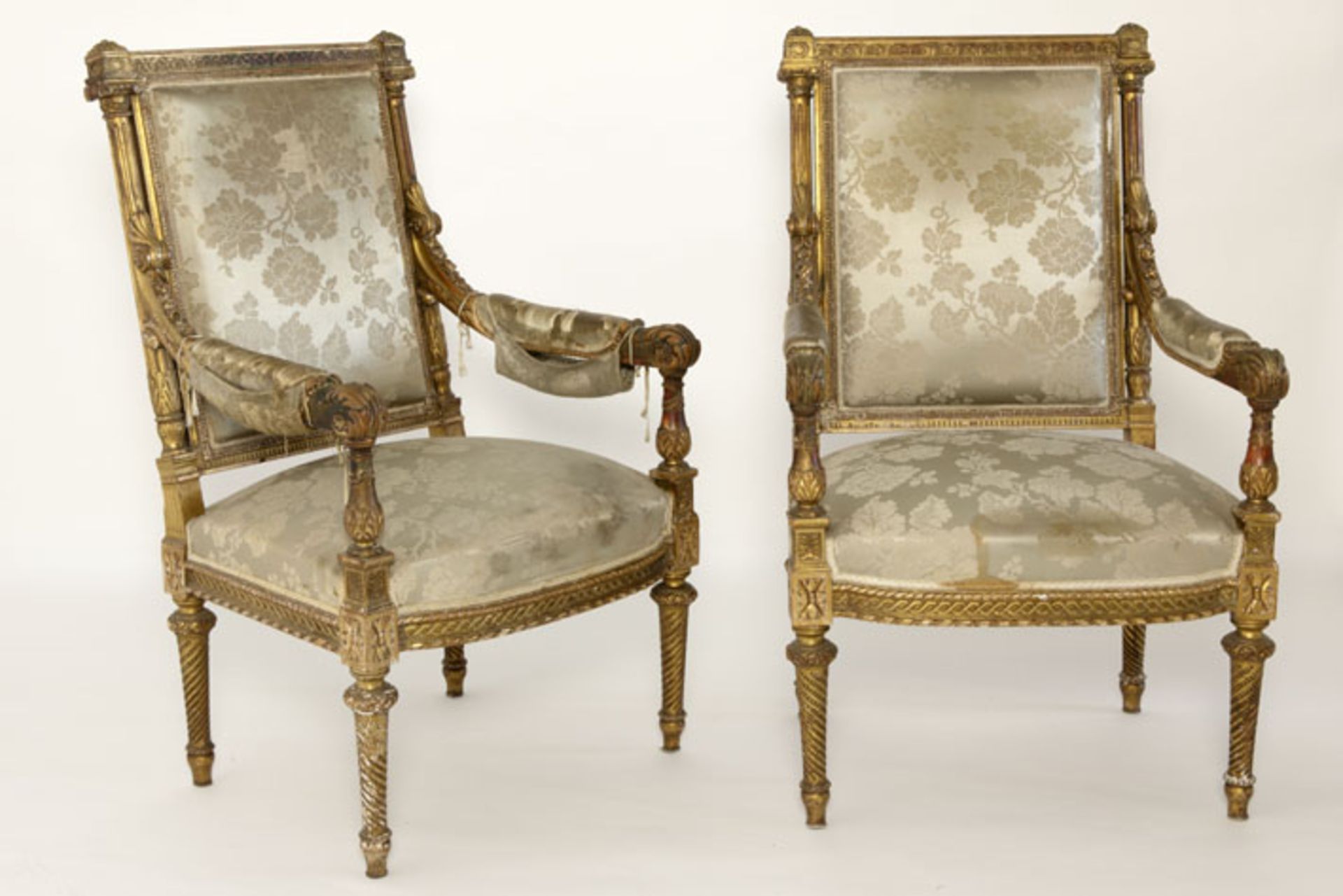 pair of antique neoclassical armchairs with a "à la Reine" model in the style of [...]