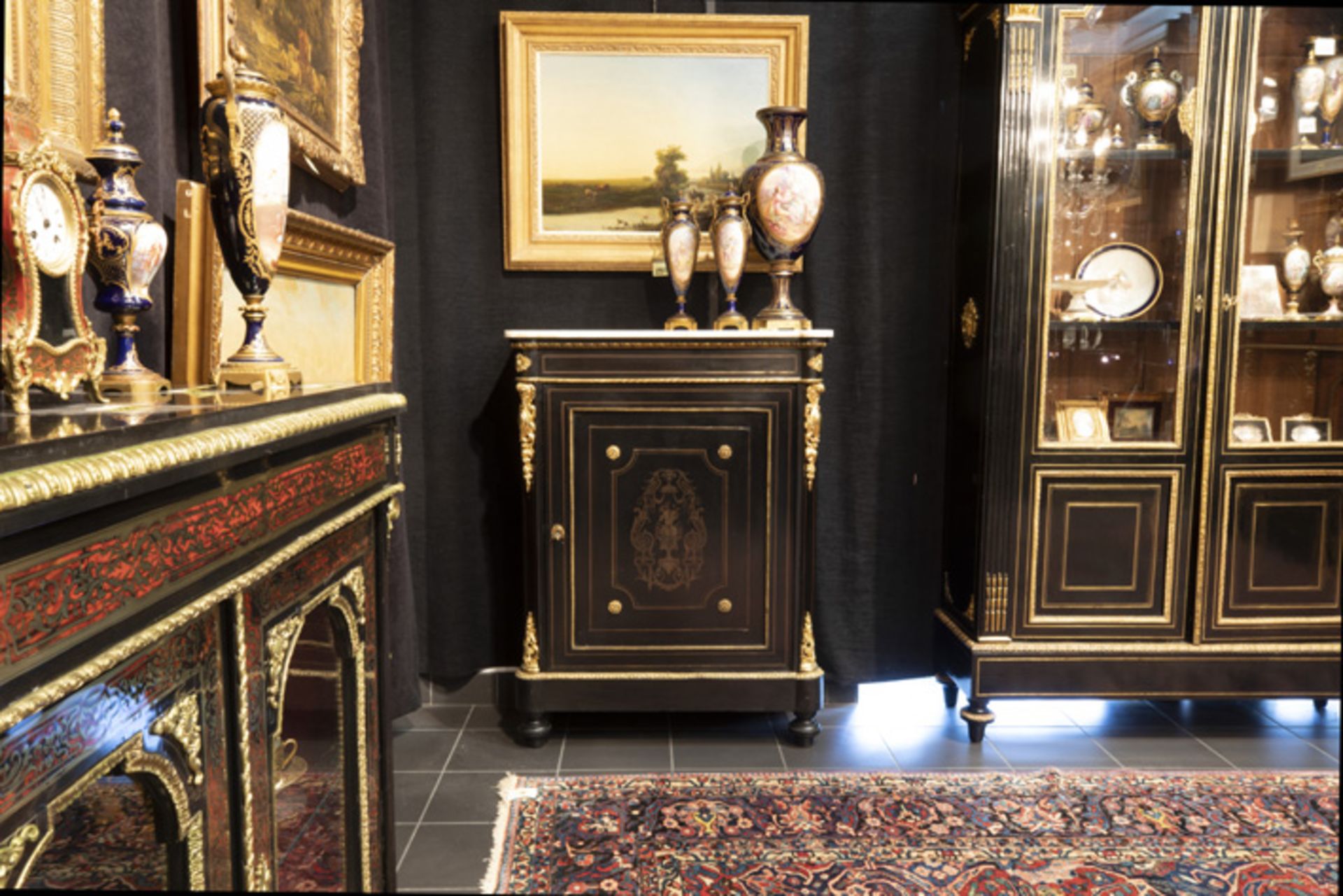 19th Cent. French pair of Napoleon III cabinets in "Boulle" with mountings in guilded [...] - Bild 2 aus 3