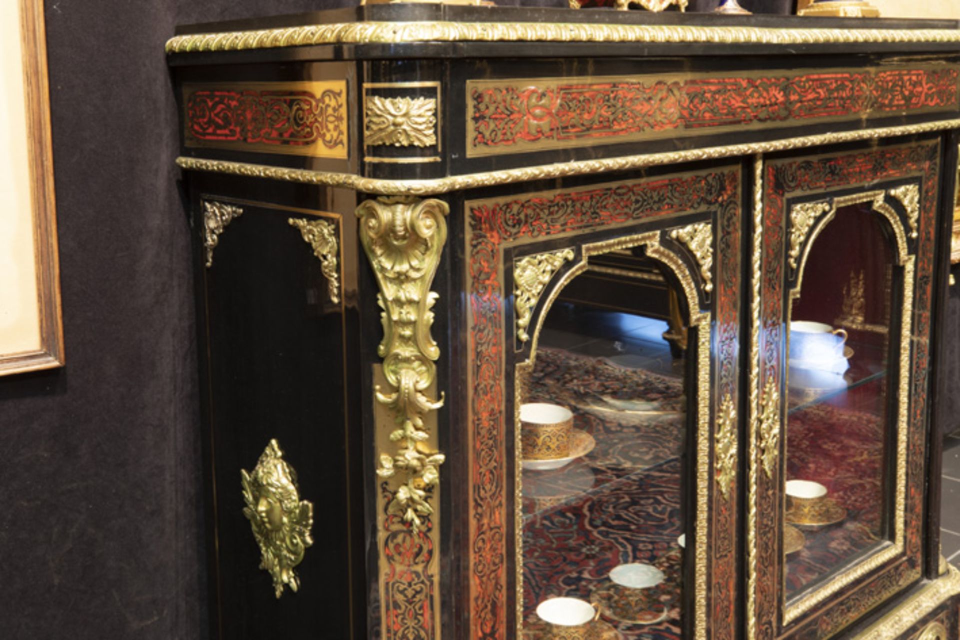 19th Cent. French Napoleon III display cabinet in "Boulle" with rich mountings in [...] - Bild 3 aus 3