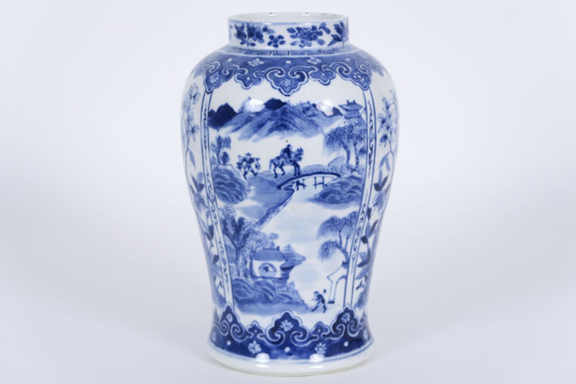 Chinese vase in marked porcelain with a blue-white decor with landscapes - - [...]