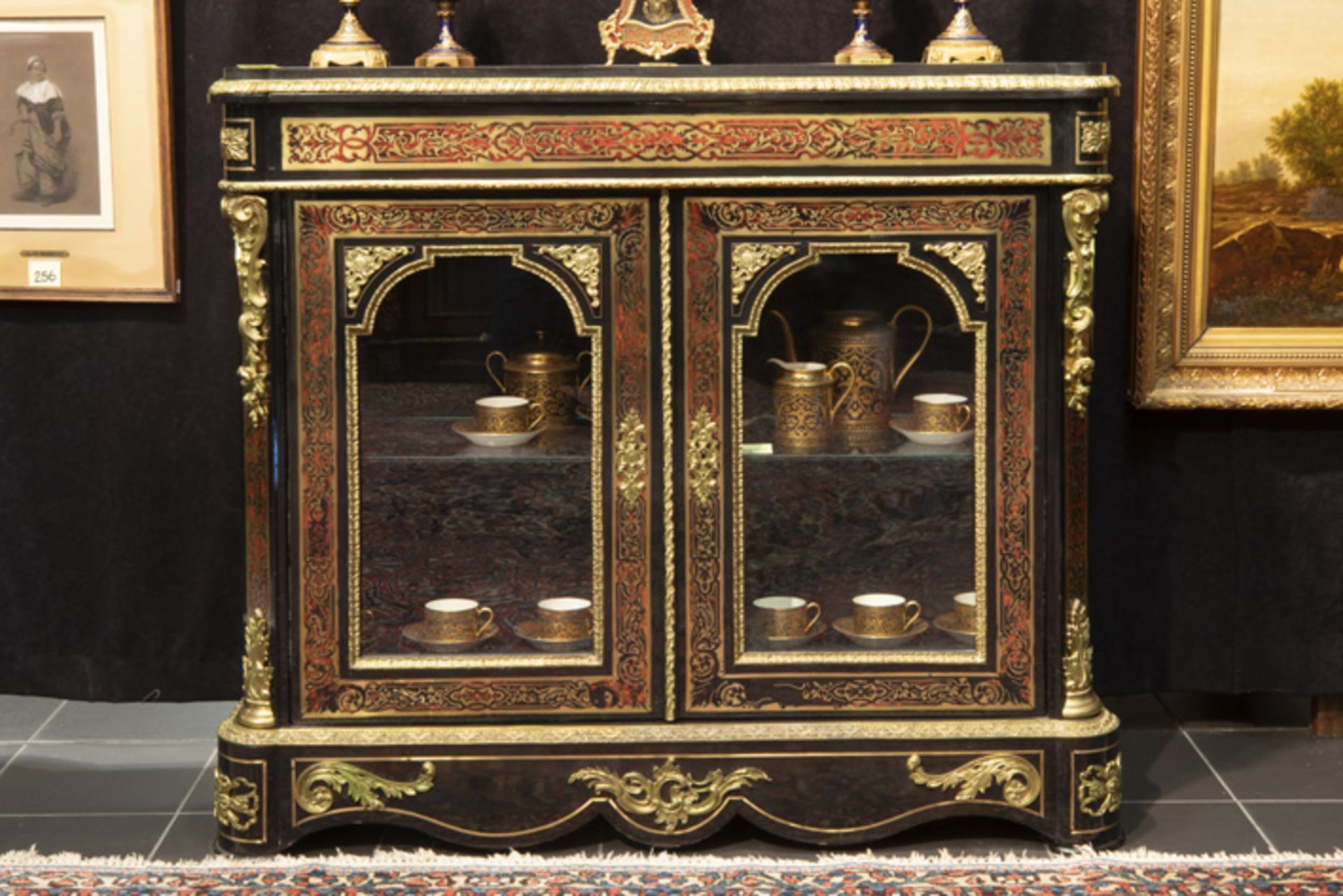 19th Cent. French Napoleon III display cabinet in "Boulle" with rich mountings in [...]