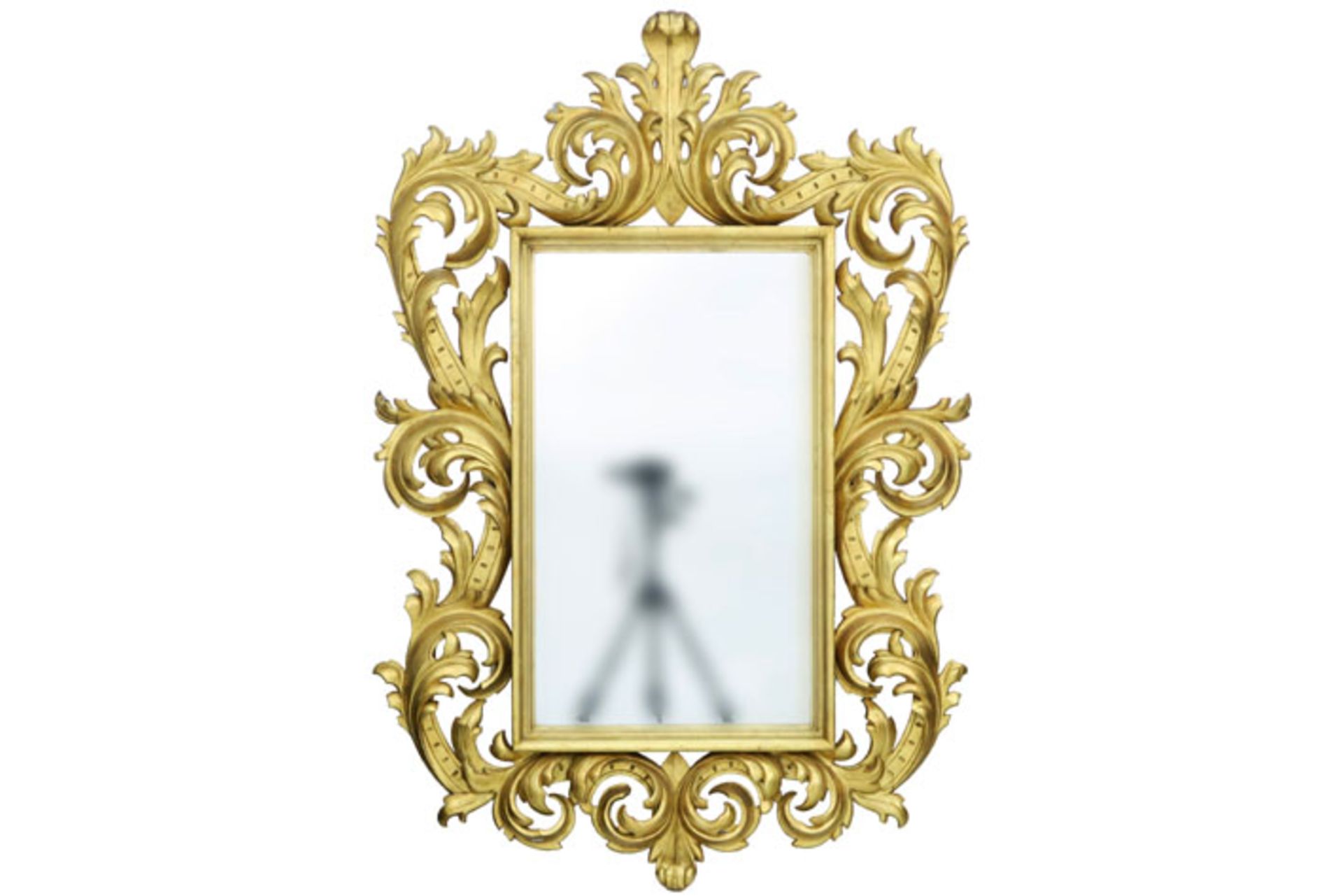 mirror with a baroque style, guilded frame - - Spiegel met een barokke kader in [...]