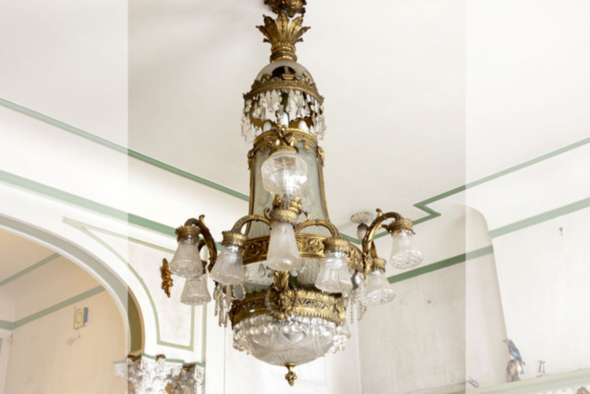 quite special and big antique neoclassical chandelier in guilded bronze and glass - [...]