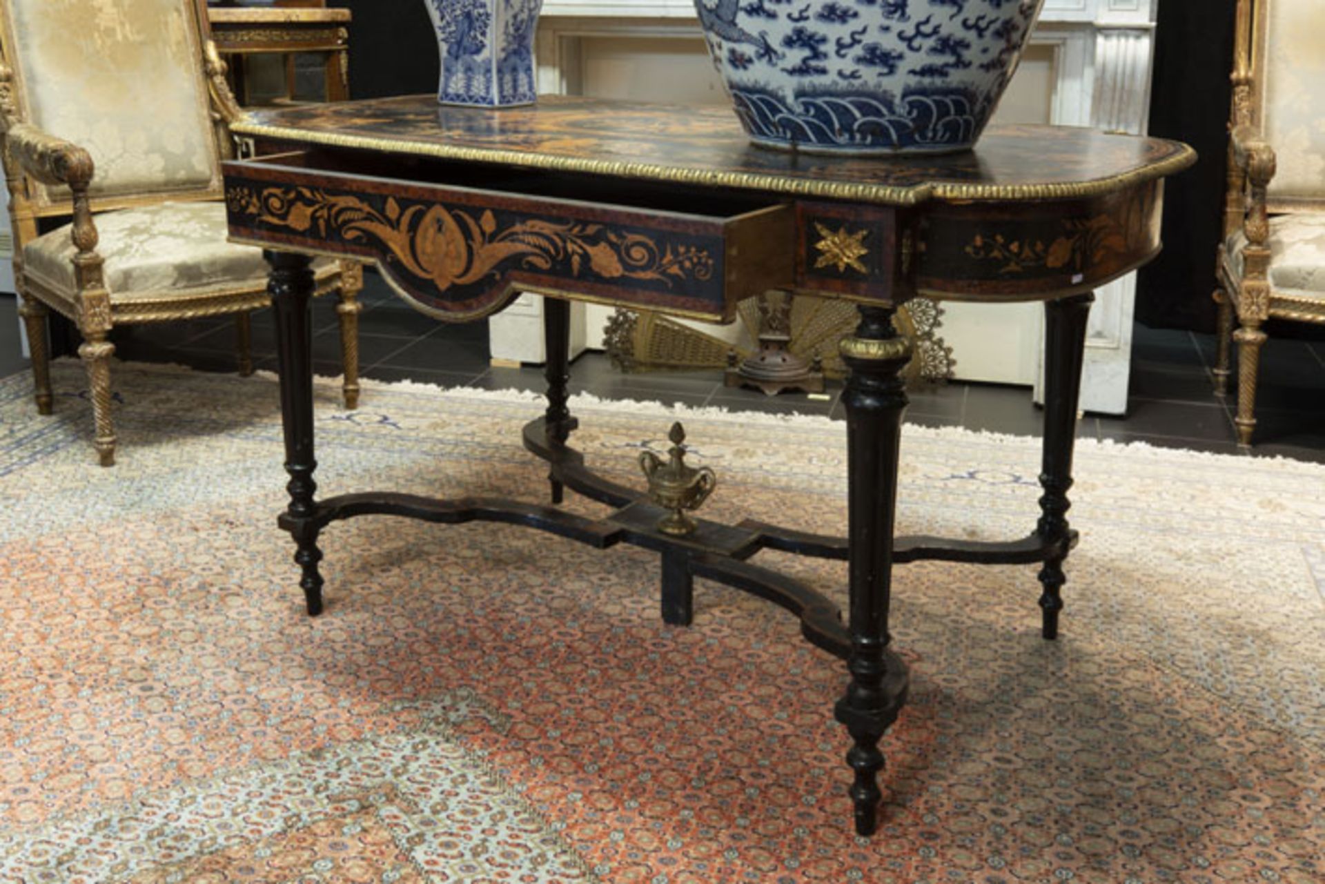 19th Cent. French neoclassical Napoleon III table (with drawer) in marquetry with [...] - Bild 2 aus 5