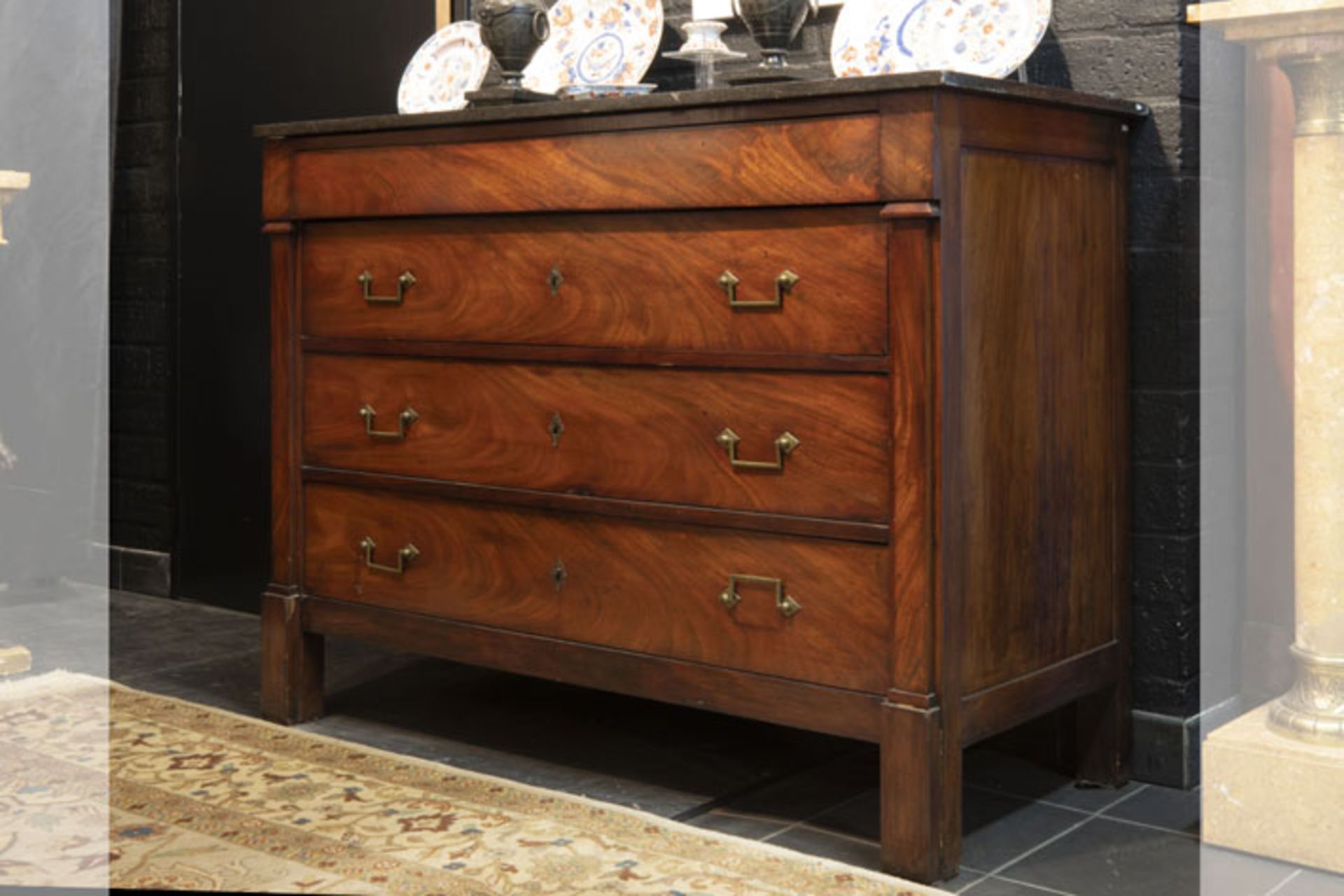 early 19th Cent. neoclassical chest of drawers mahogany with a marble top - - [...] - Bild 2 aus 2