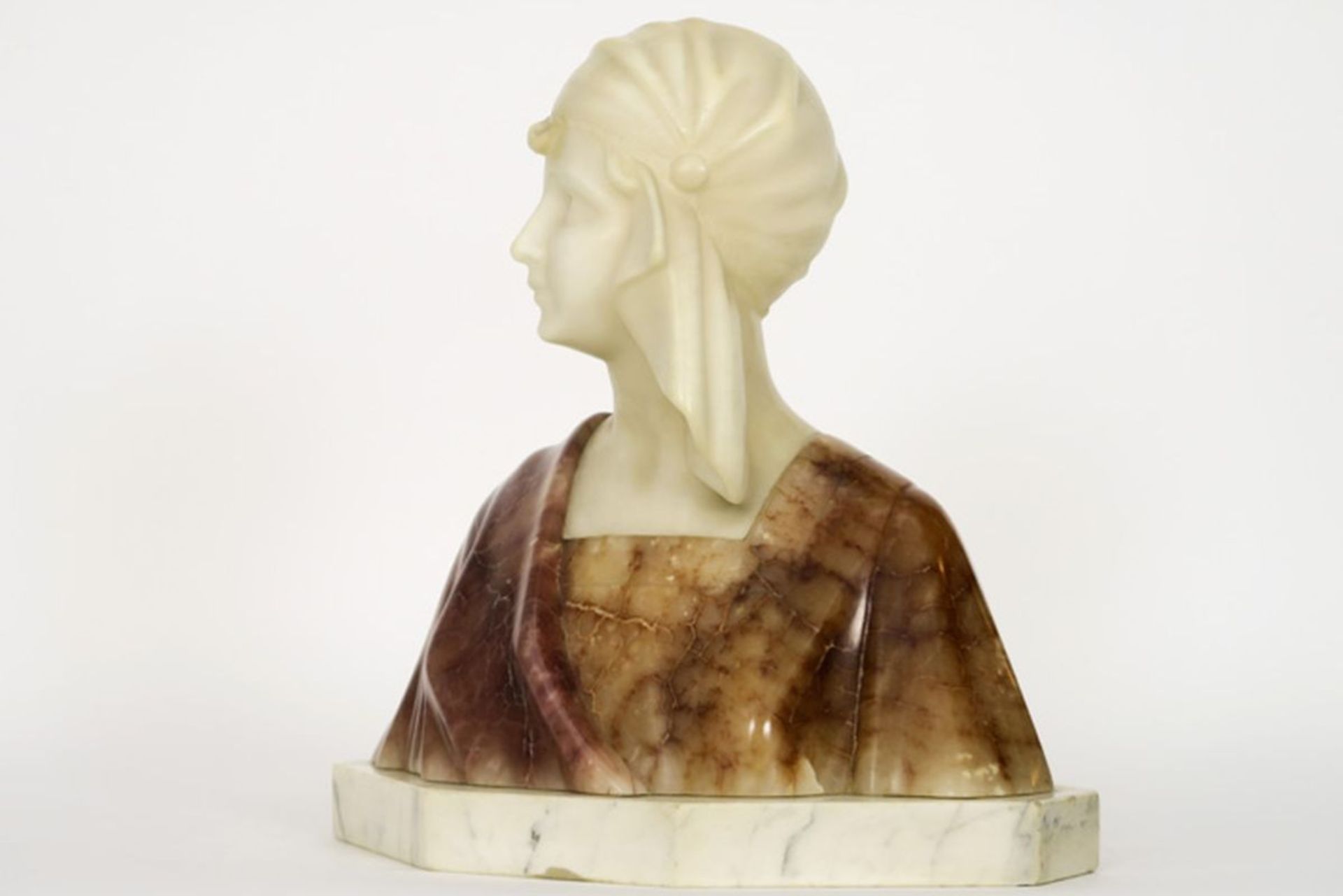 FATTORINI P. sculptuur in albast : "Buste van een meisje" - hoogte en breedte : 33 [...] - Bild 4 aus 5