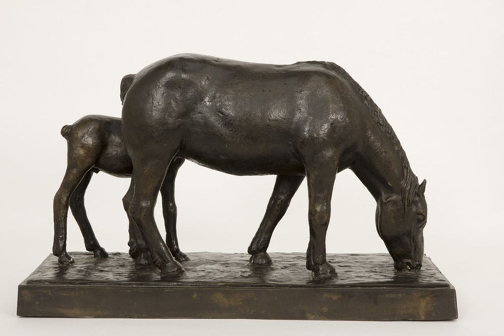 DE BRAUWER CYRILLE (1914 - 1989) sculptuur in brons : "Merrie en veulen" - hoogte [...] - Bild 3 aus 4