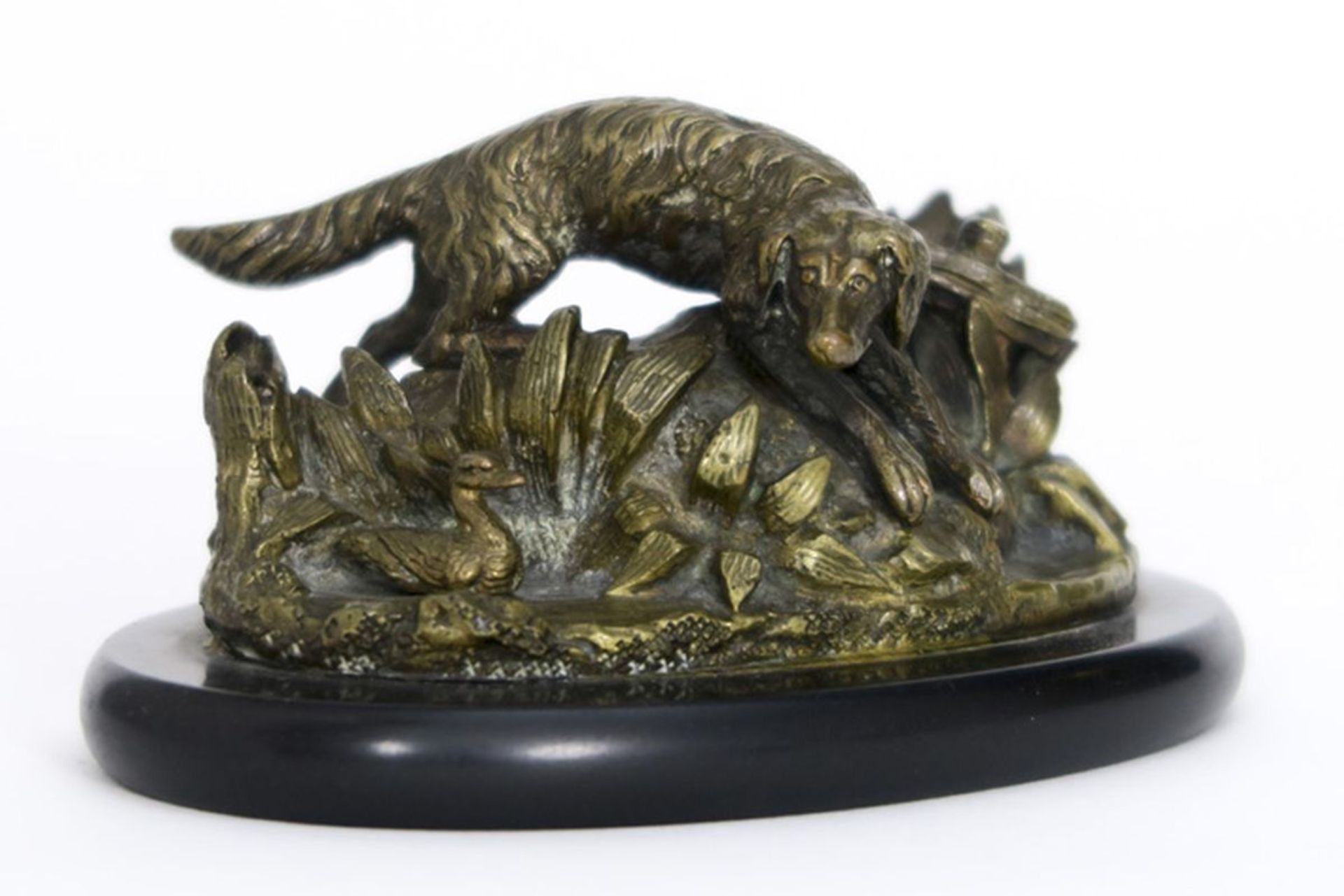 Kleine antieke sculptuur in brons : "Jachthond" - breedte : 9 cm - op marmeren [...] - Bild 2 aus 3