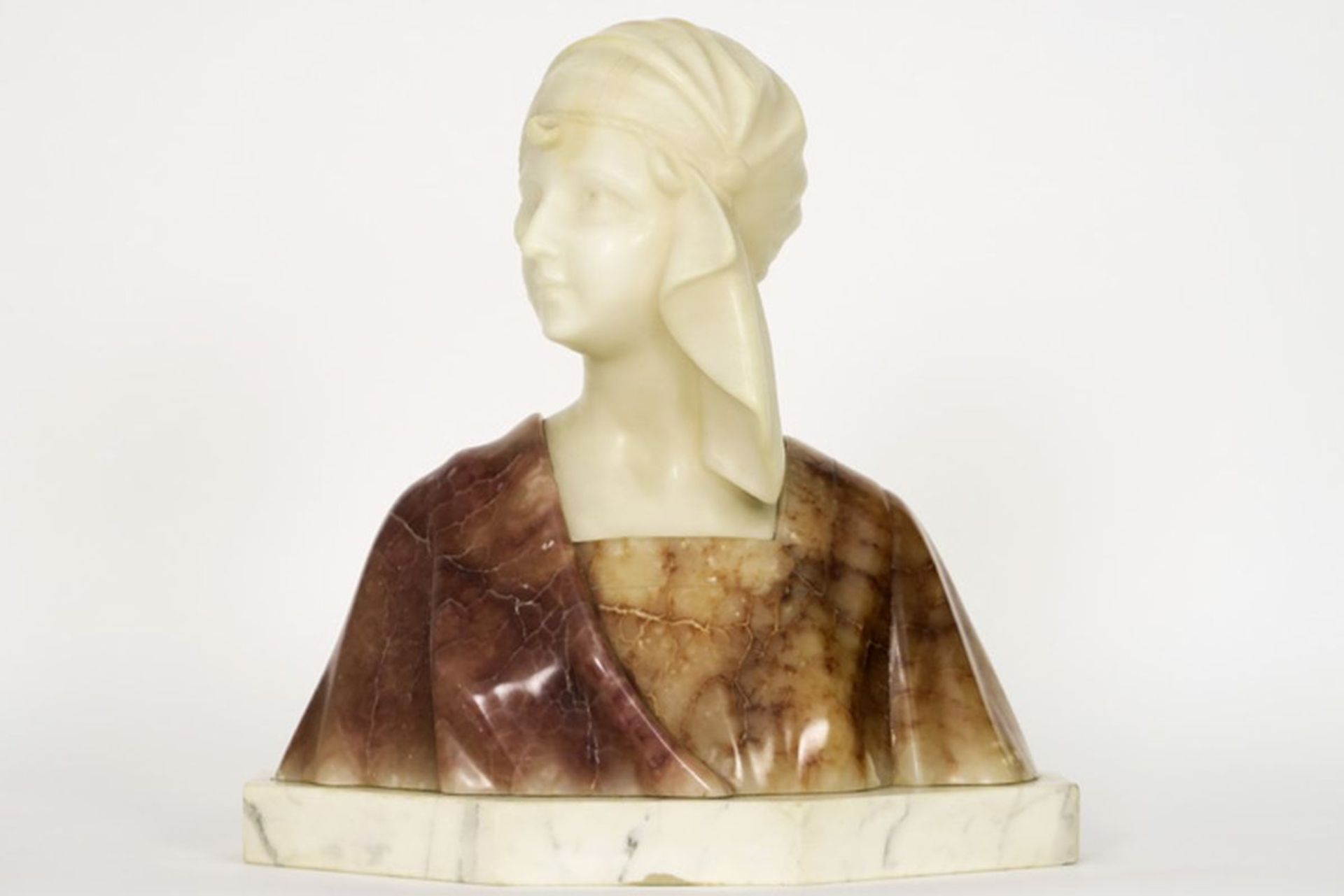 FATTORINI P. sculptuur in albast : "Buste van een meisje" - hoogte en breedte : 33 [...]