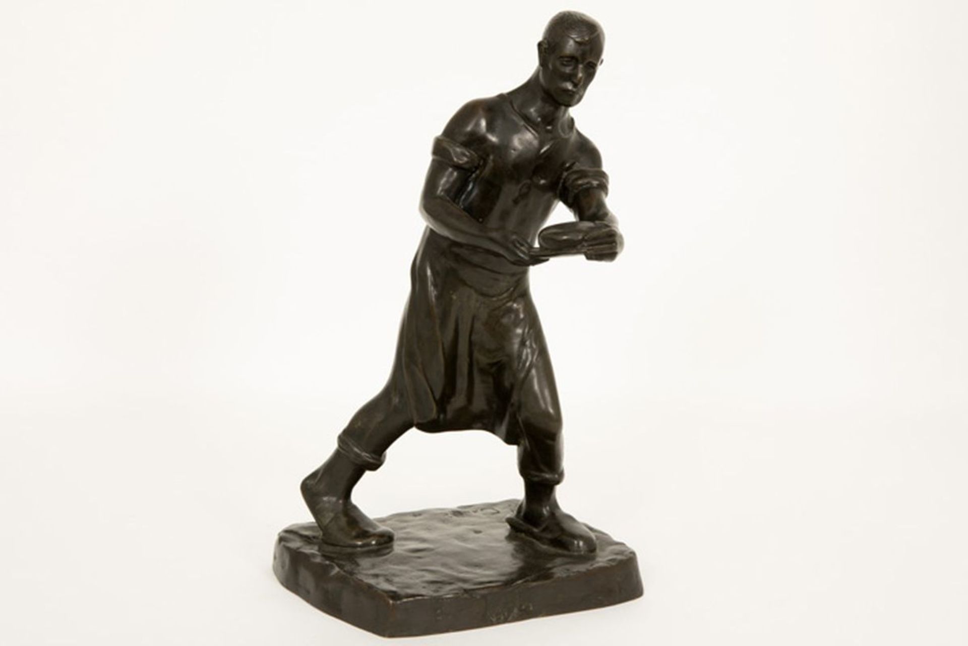 CANTRÉ JOZEF (1890 - 1957) sculptuur in brons met een mansfiguur (bakker) getiteld [...]