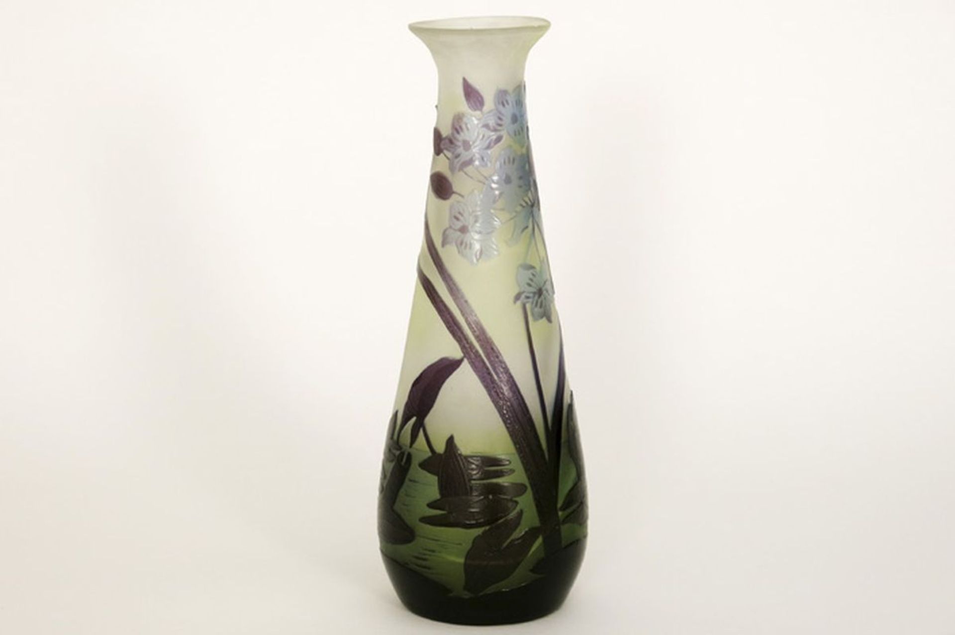 GALLÉ kleine Art Nouveau-vaas in meerlagige cameo-glaspasta met een floraal decor - [...] - Bild 3 aus 4