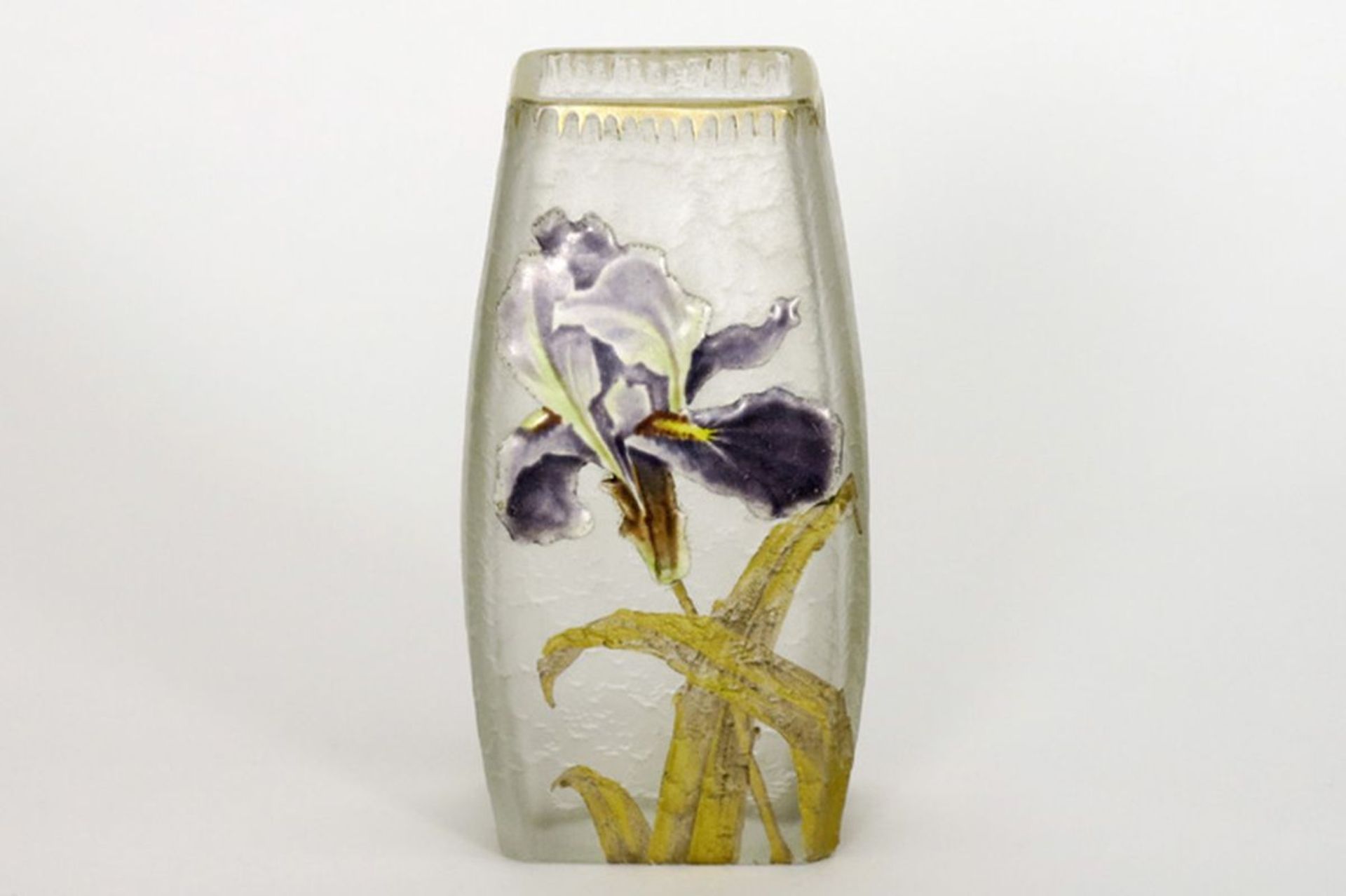 MONT JOYE (Legras) klein Art Nouveau-vaasje in typisch "frosted" kristalglas met een [...]