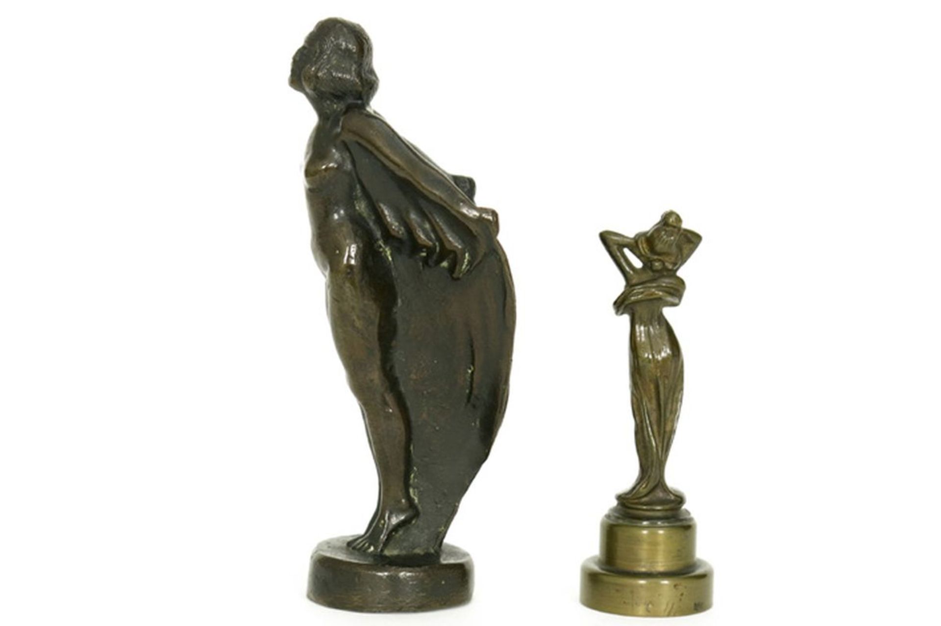 Lot van twee kleine Art Nouveau-sculptuurtjes in brons : "Gevleugelde dame" en [...] - Bild 2 aus 2