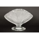 LALIQUE vaas in deels gesatineerd kristal - hoogte en breedte : 23,5 x 32,5 cm [...]