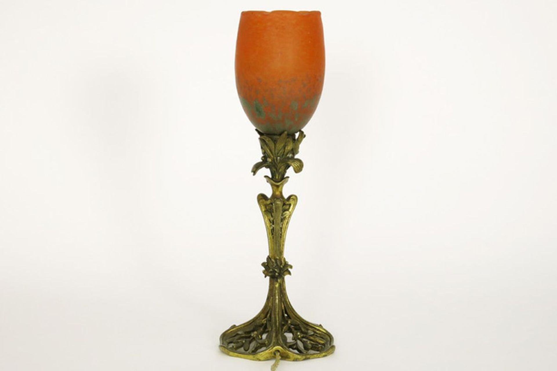 Art Nouveau-lamp met mooie voet in gedoreerde brons en met kap in gemarmerde [...] - Bild 2 aus 2